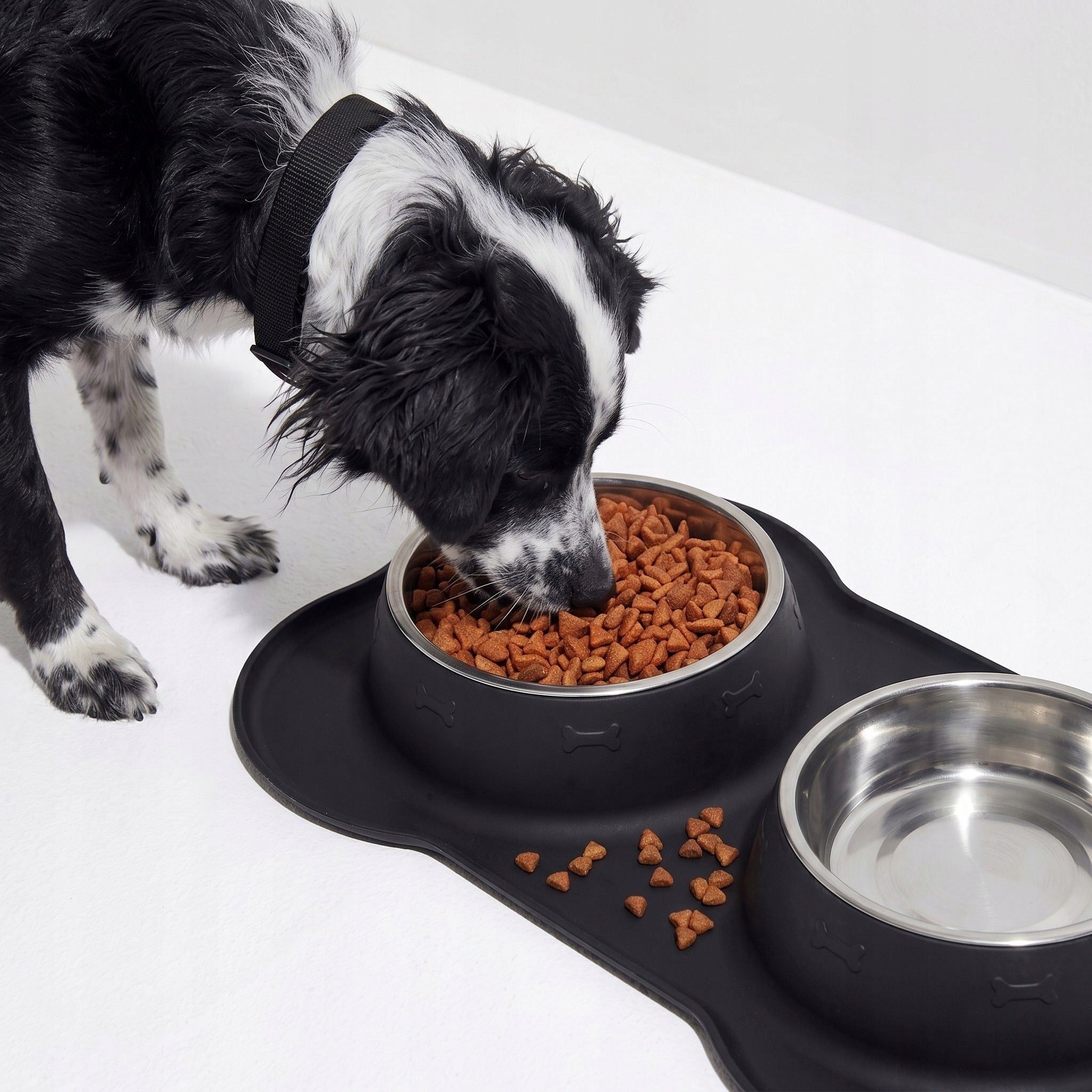 Set of two 2x400ml metal bowls, stable silicone cat dog mat
