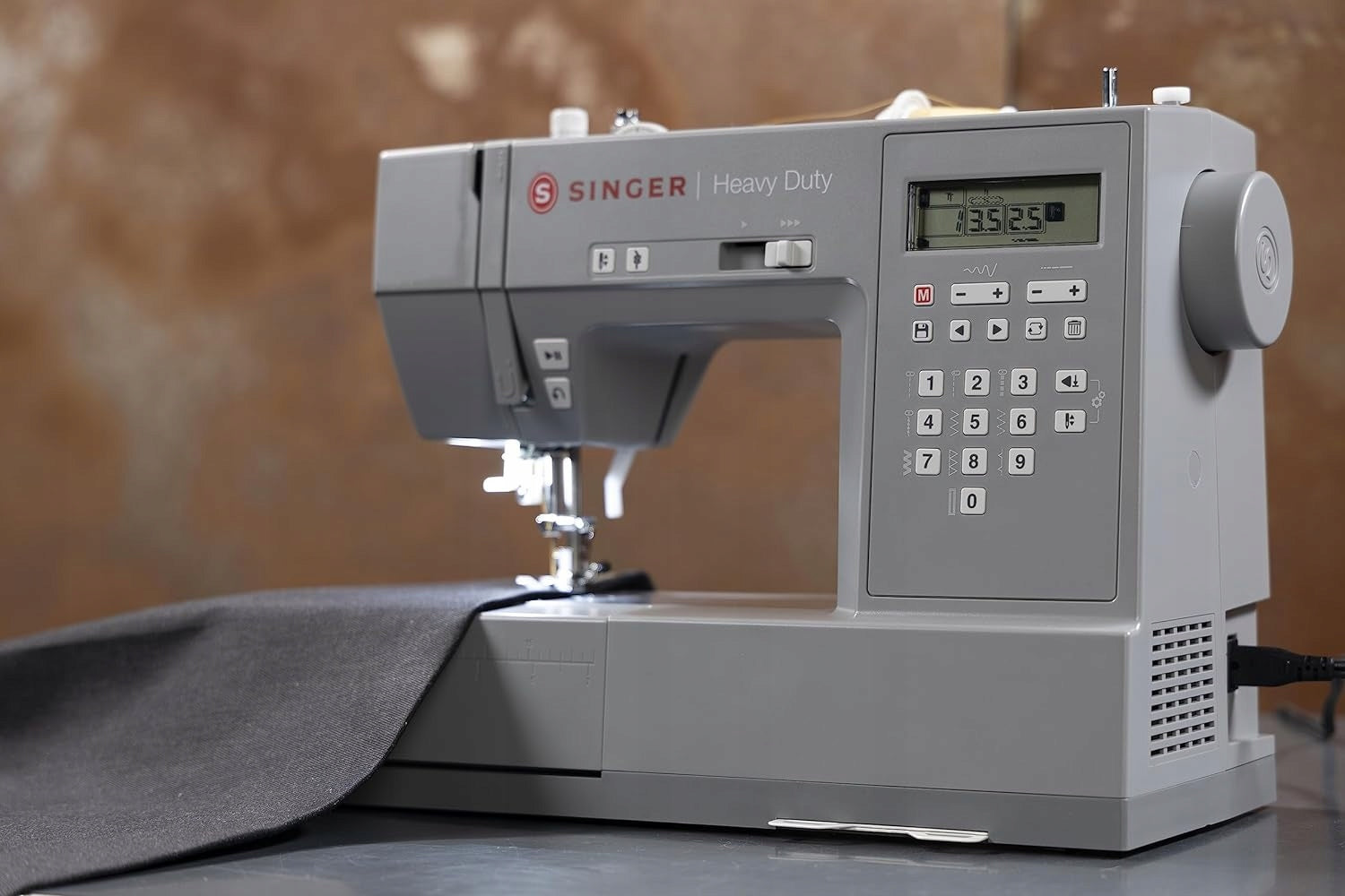 Šicí stroj SINGER HD6705C Product width 70 cm