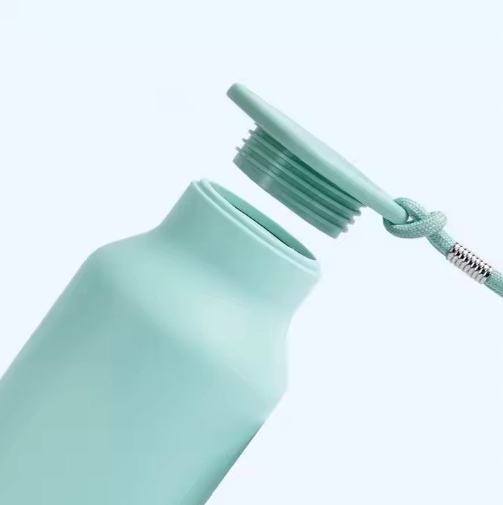 Silicone Bottle Folding 600ml BPA Free Travel Lightweight Additional features anti-slip coating ergonomic shape folding handle BPA-free