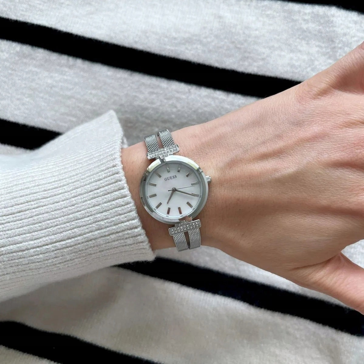 Silver elegant Guess Array watch with bracelet GW0471L1 Gender woman