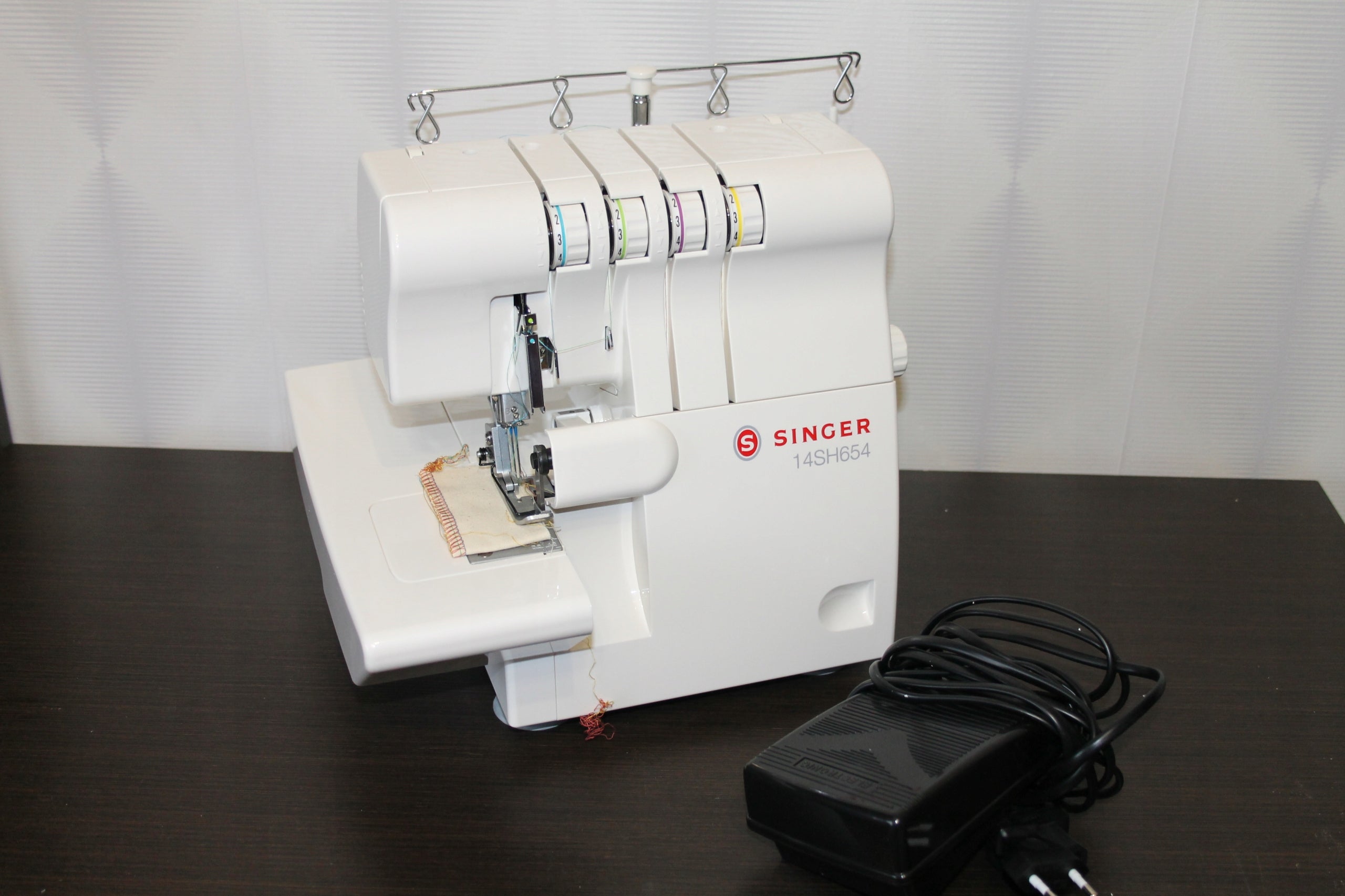Singer 14SH654 Overlock sewing machine Number of stitches 12