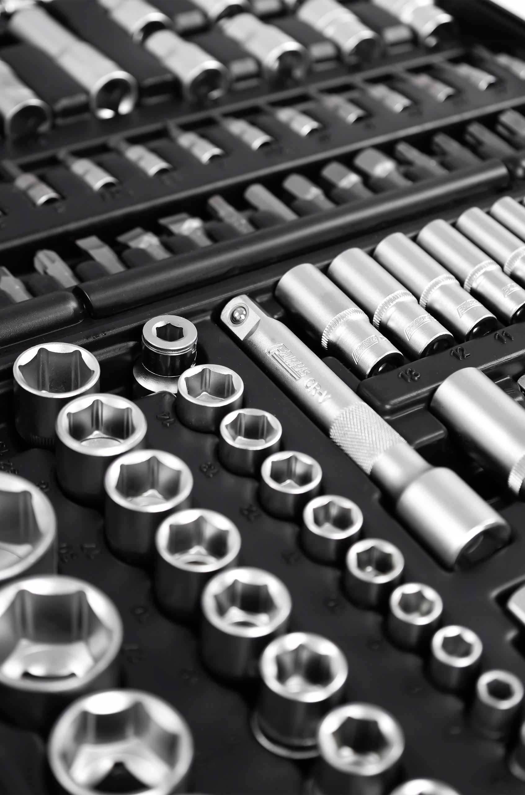 Socket wrench set 108el CRV 1/2 1/4 ratchets whipped suitcase EAN (GTIN) 5907781830909