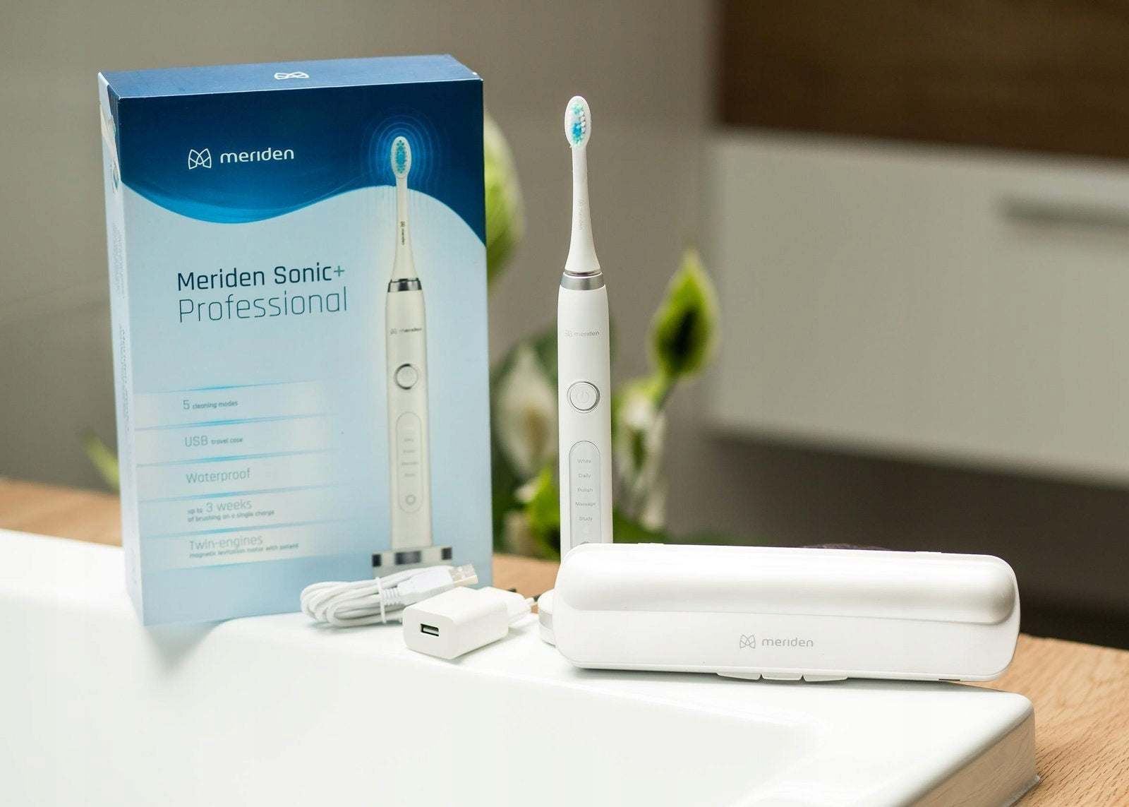 Sonic toothbrush MERIDEN Professional White Whitening Case Set Manufacturer code MS589W