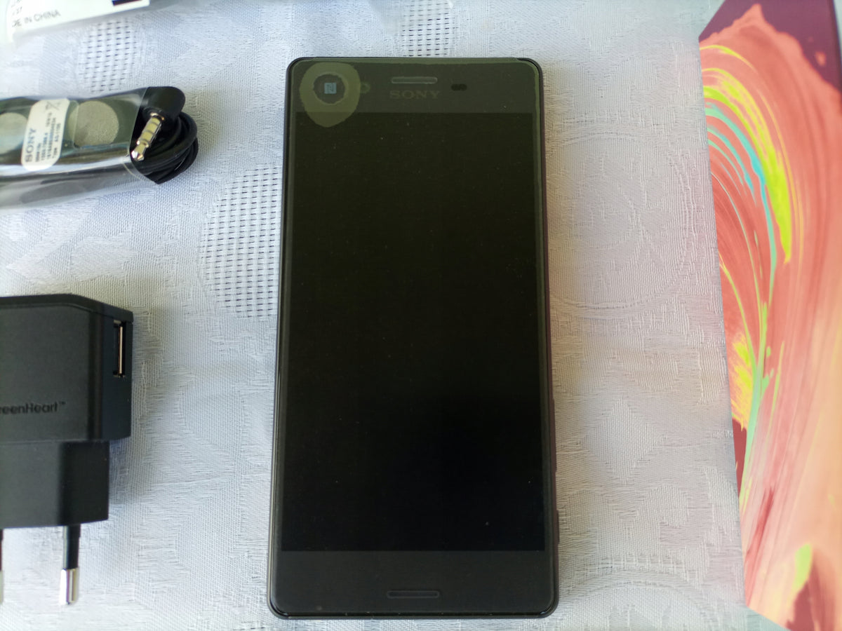 Sony XPERIA X 3 GB / 32 GB 4G (LTE) black Polish salon Fab.Original Charger included yes