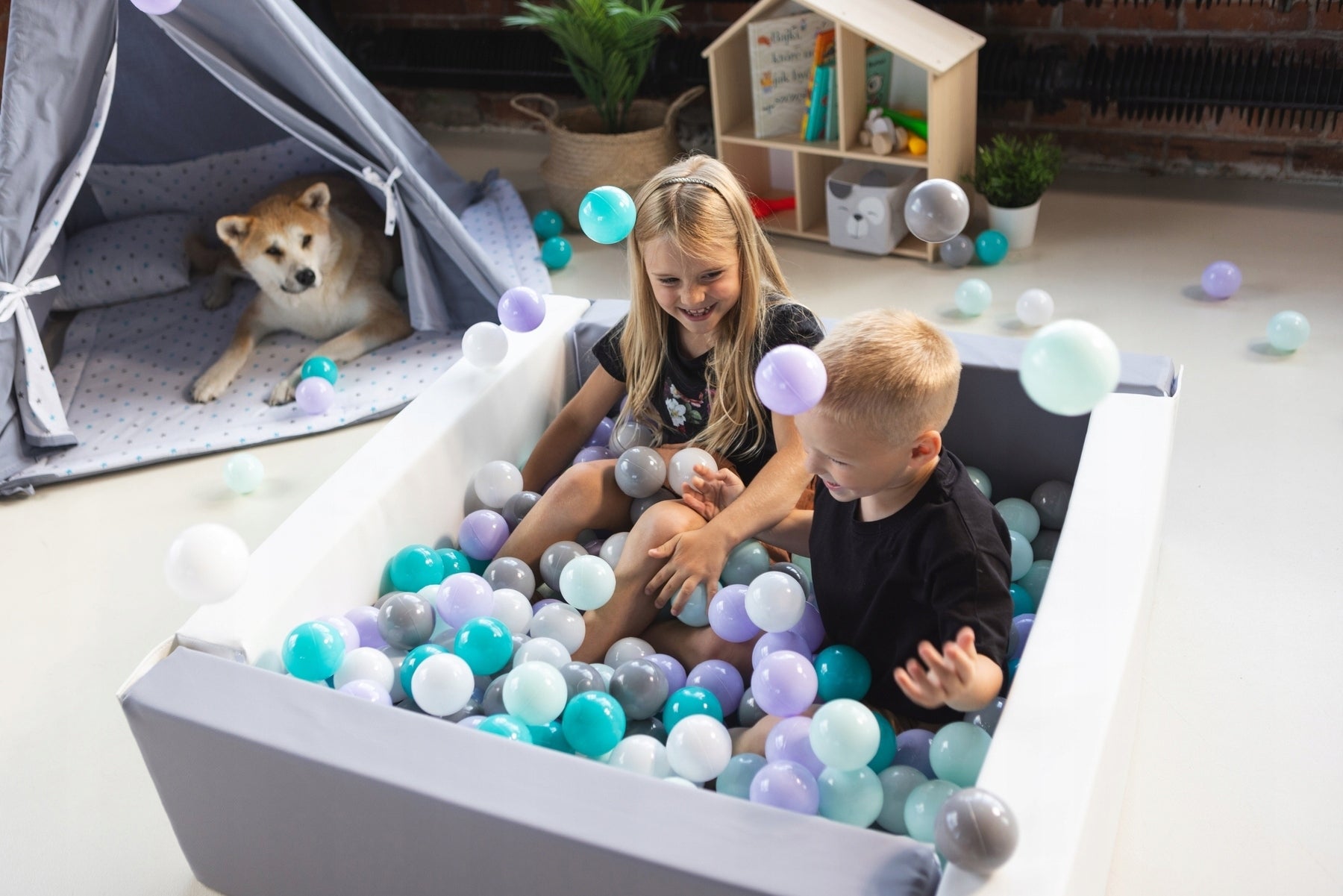 Square eco-leather dry pool with 300 balls (yellow, green, blue Color multicolor