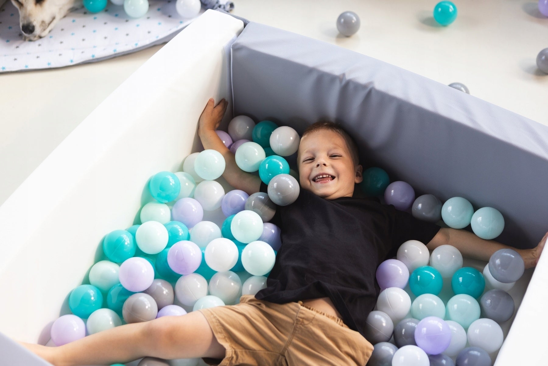 Square eco-leather dry pool with 300 balls (yellow, green, blue Gender boys girls unisex