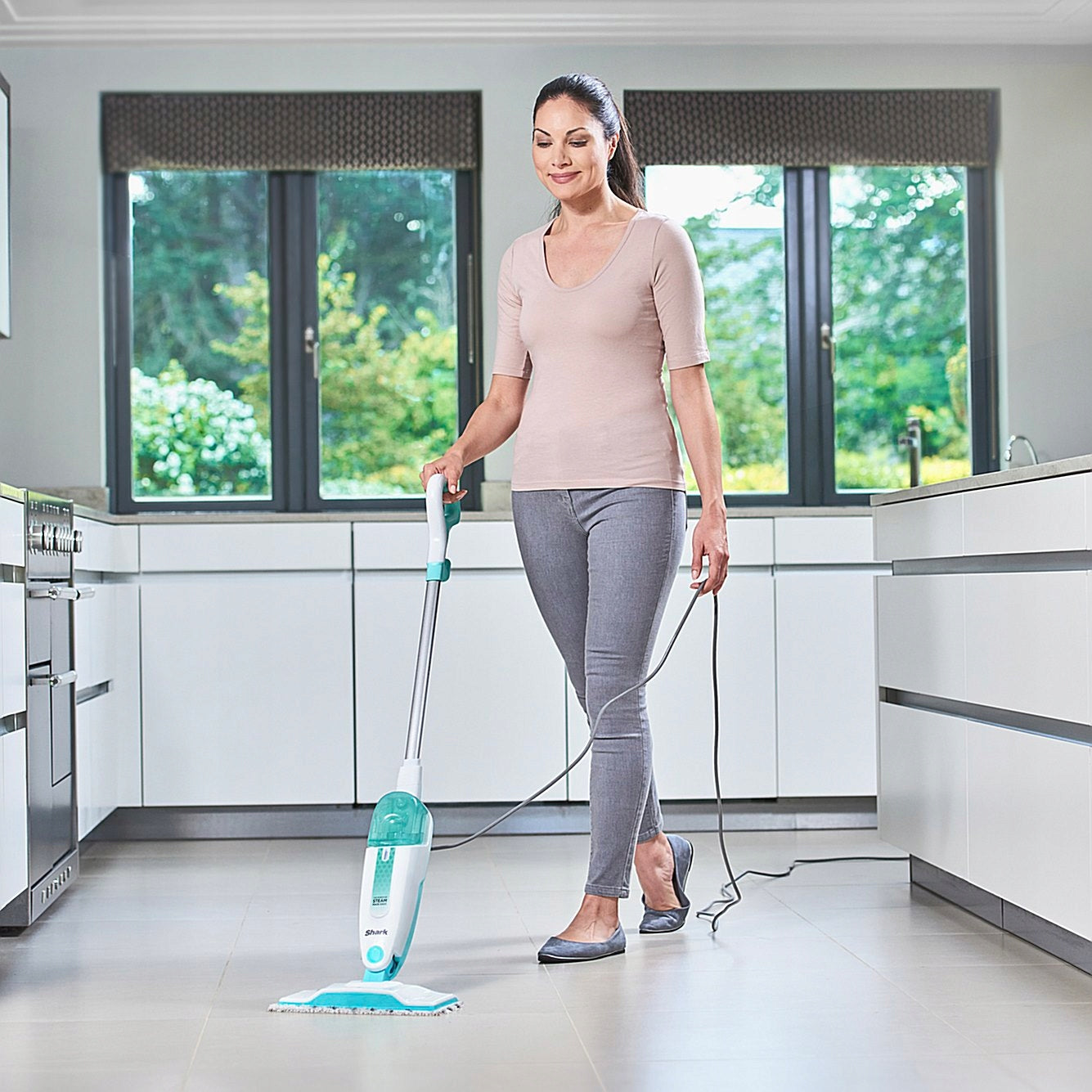 Steam mop Shark S1000EU for hard floors disinfects without the use of chemicals Dominant color white