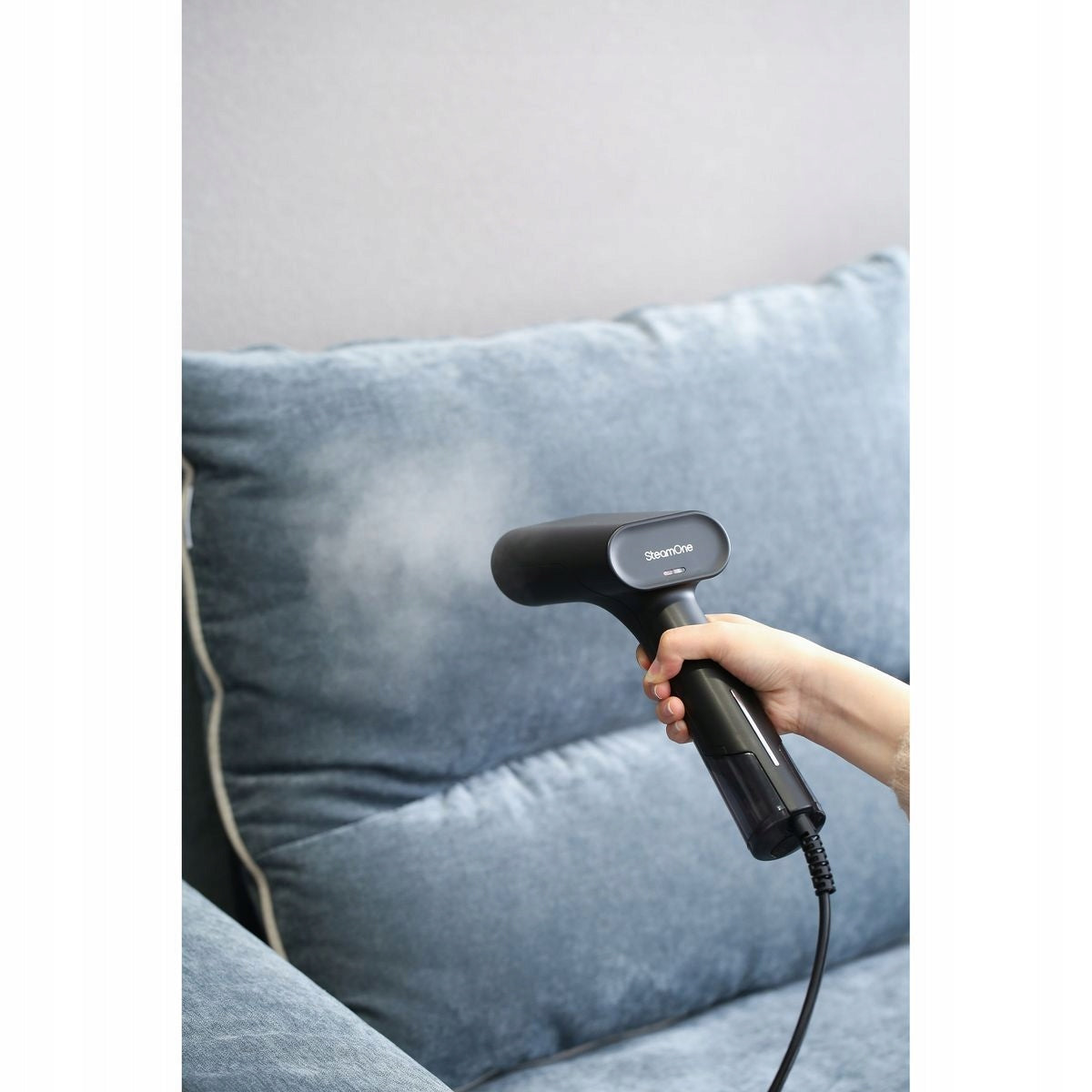 SteamOne EUDTC75B manual steamer, steamer 1600W Dominant color black