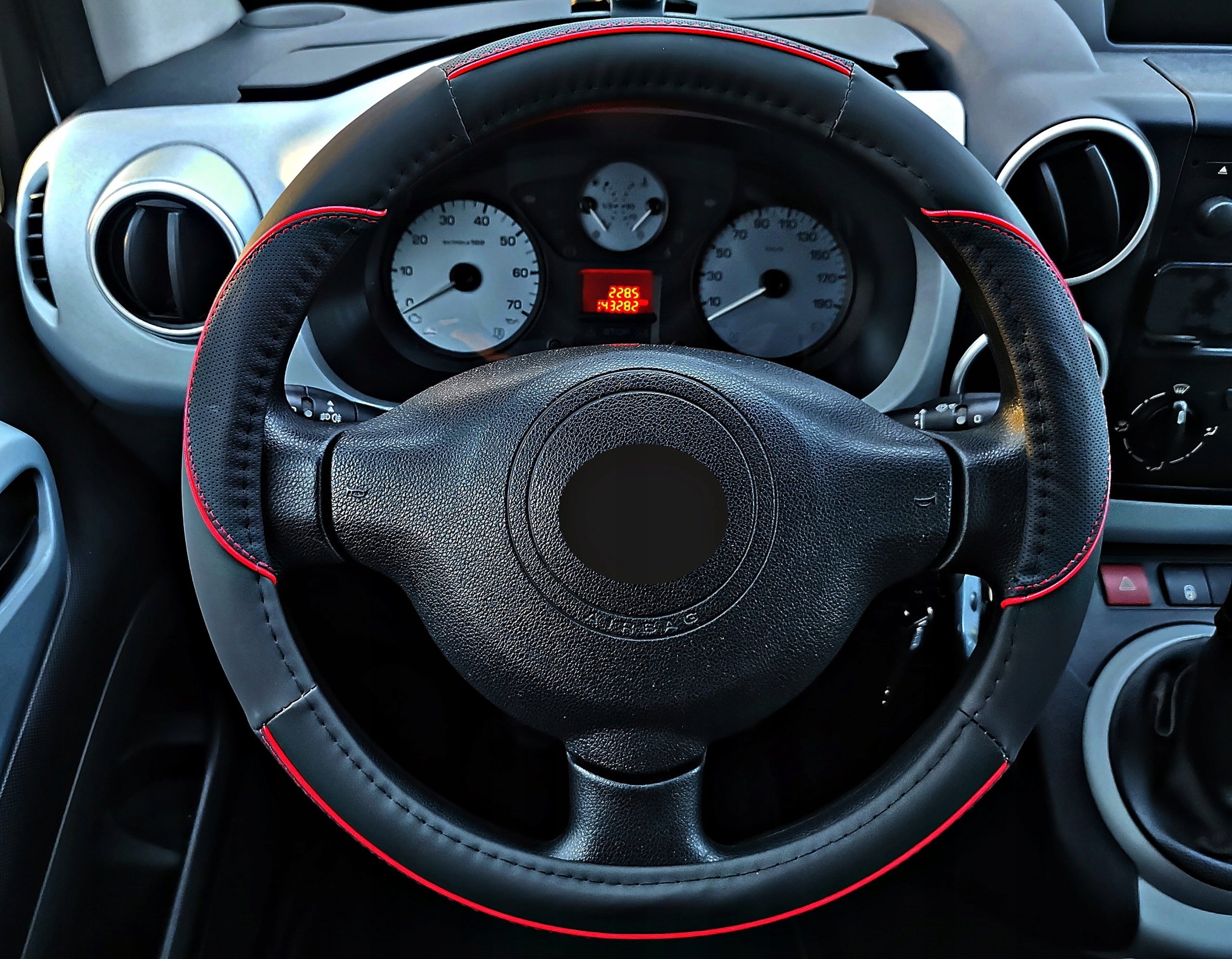 Steering Wheel Cover Kia Ceed Sportage Picanto Rio Venga red trim Manufacturer no brand
