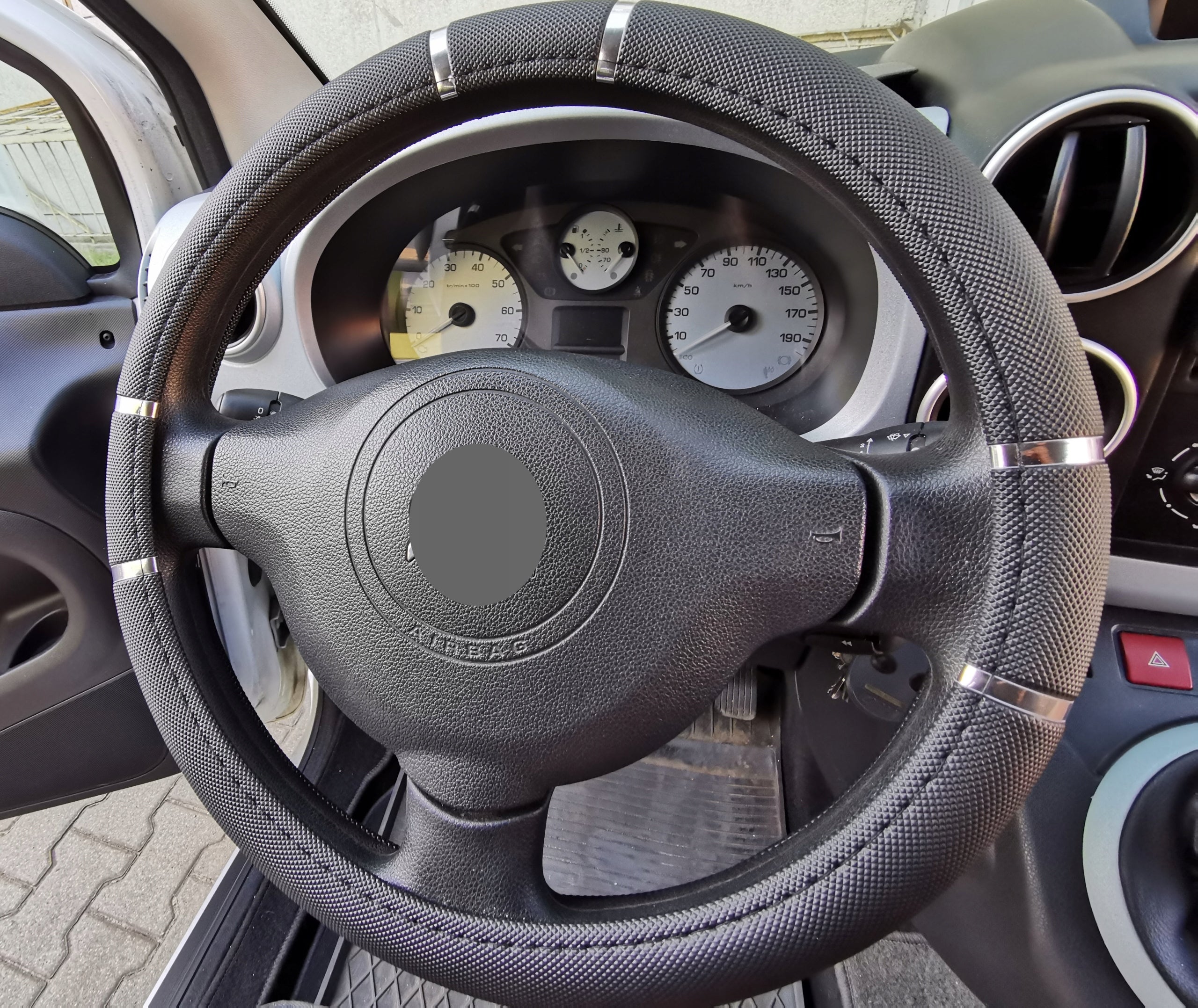 Steering wheel cover diameter 37-39 cm BLACK WITH CHROME Manufacturer no brand
