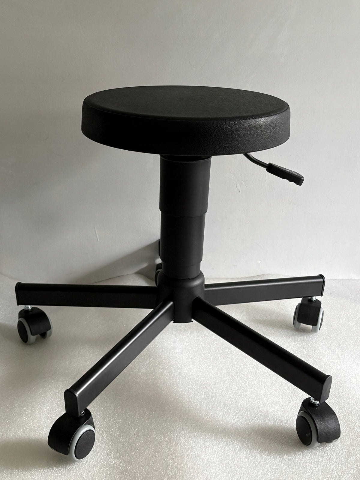 Stool stool swivel chair on wheels black Anna Manufacturer code 00000470560
