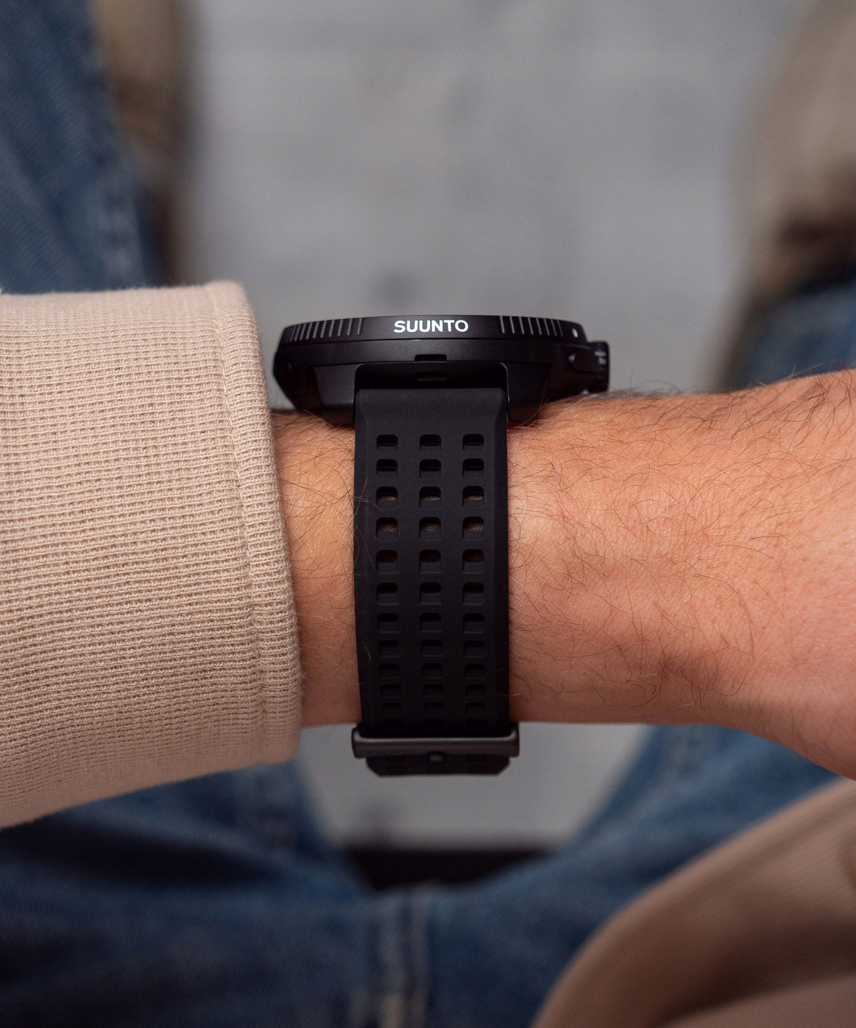 Suunto Race All Black Multisport Watch [Sapphire Glass] Batteries included yes