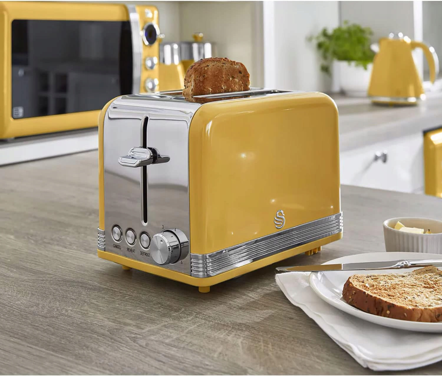 Swan Retro Breakfast Set Yellow Kettle 1.8L Toaster 2 Slices Brand Swan