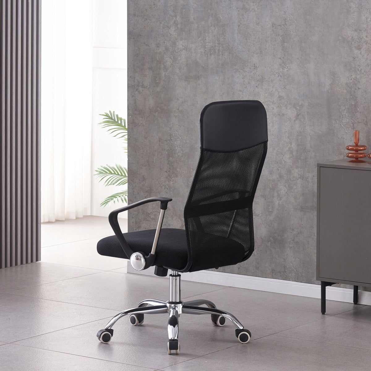 Swivel Chair, Office Chair, Armrests, Black, Tilt, Rocking Tivo Manufacturer code L4H-TIVO-FOTEL-CZARNY