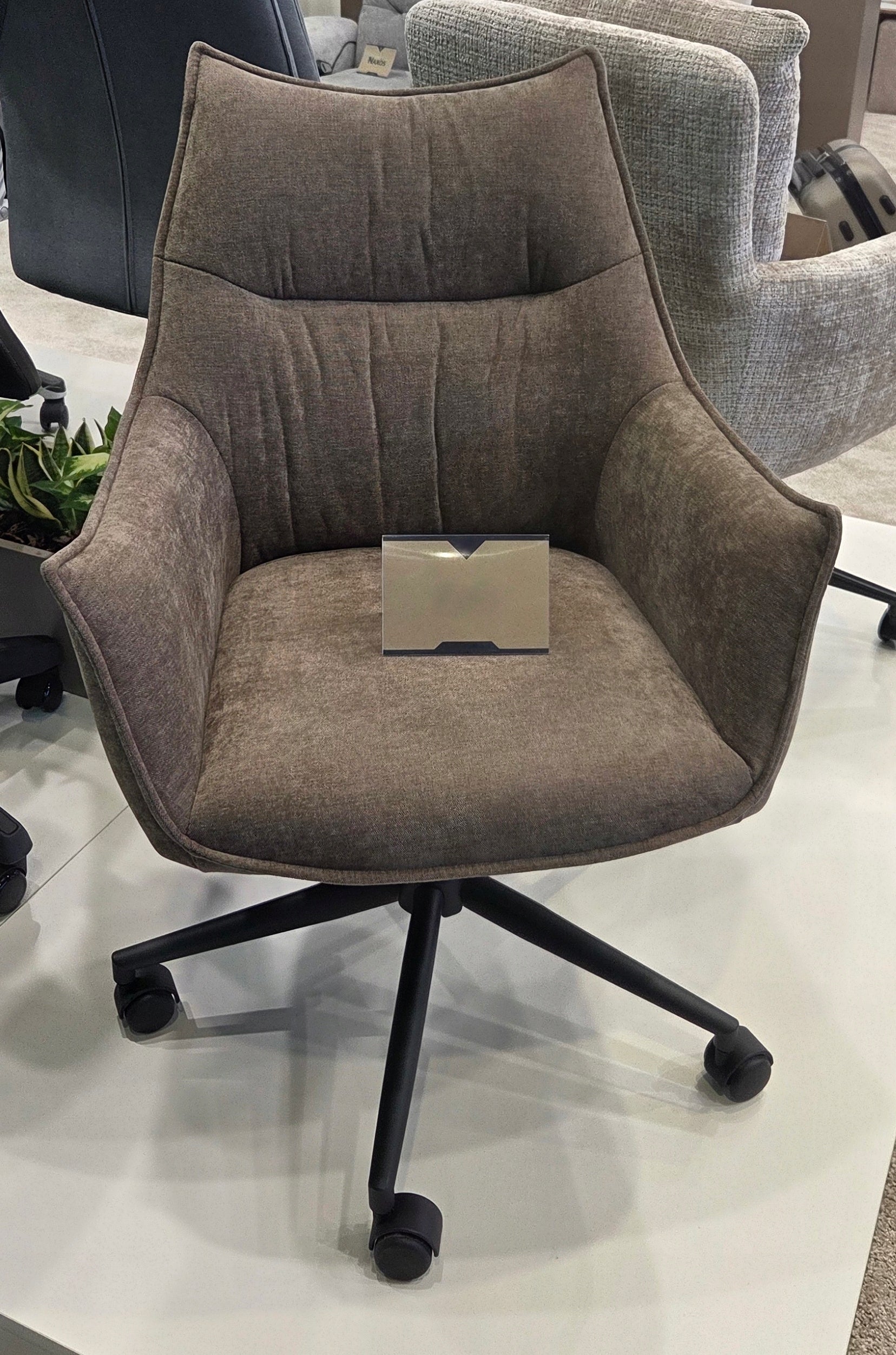 Swivel chair for office brown 100 kg Hera Manufacturer code Hera fotel brązowy