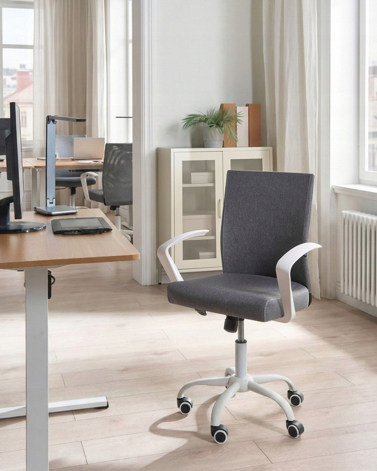 Swivel office chair with adjustable backrest and dark gray height Packaging status original