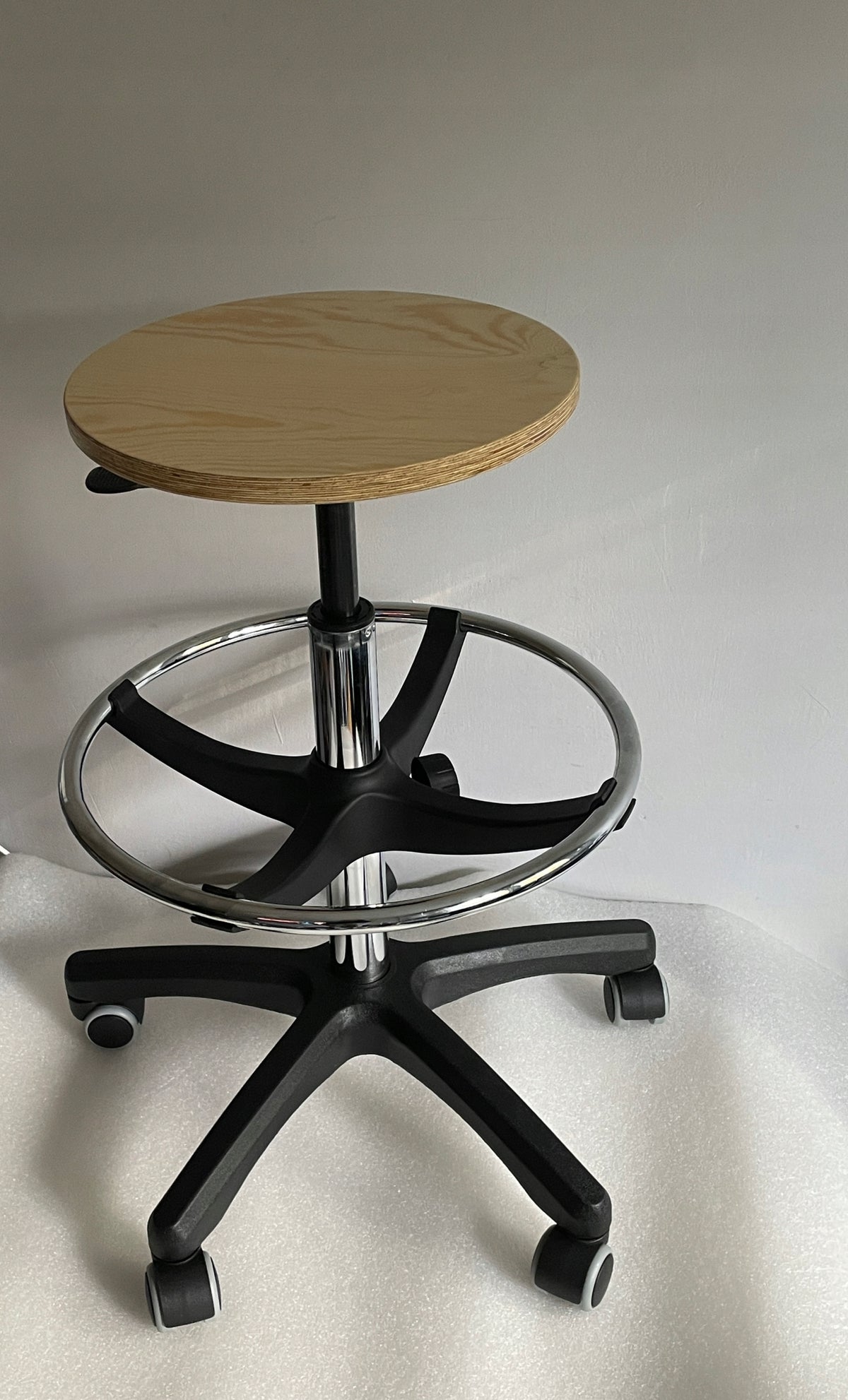 Swivel stool with wheel workshop industry chair stool printing house Wys Packaging status original