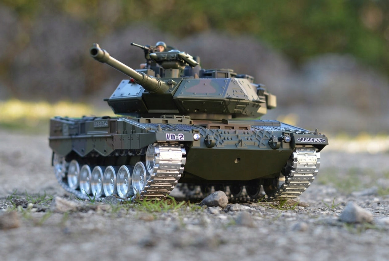 TANK REMOTE CONTROLLED LEOPARD 1:18 SHOOTS SMOKE METAL TRACKS CAMERA Packaging status original