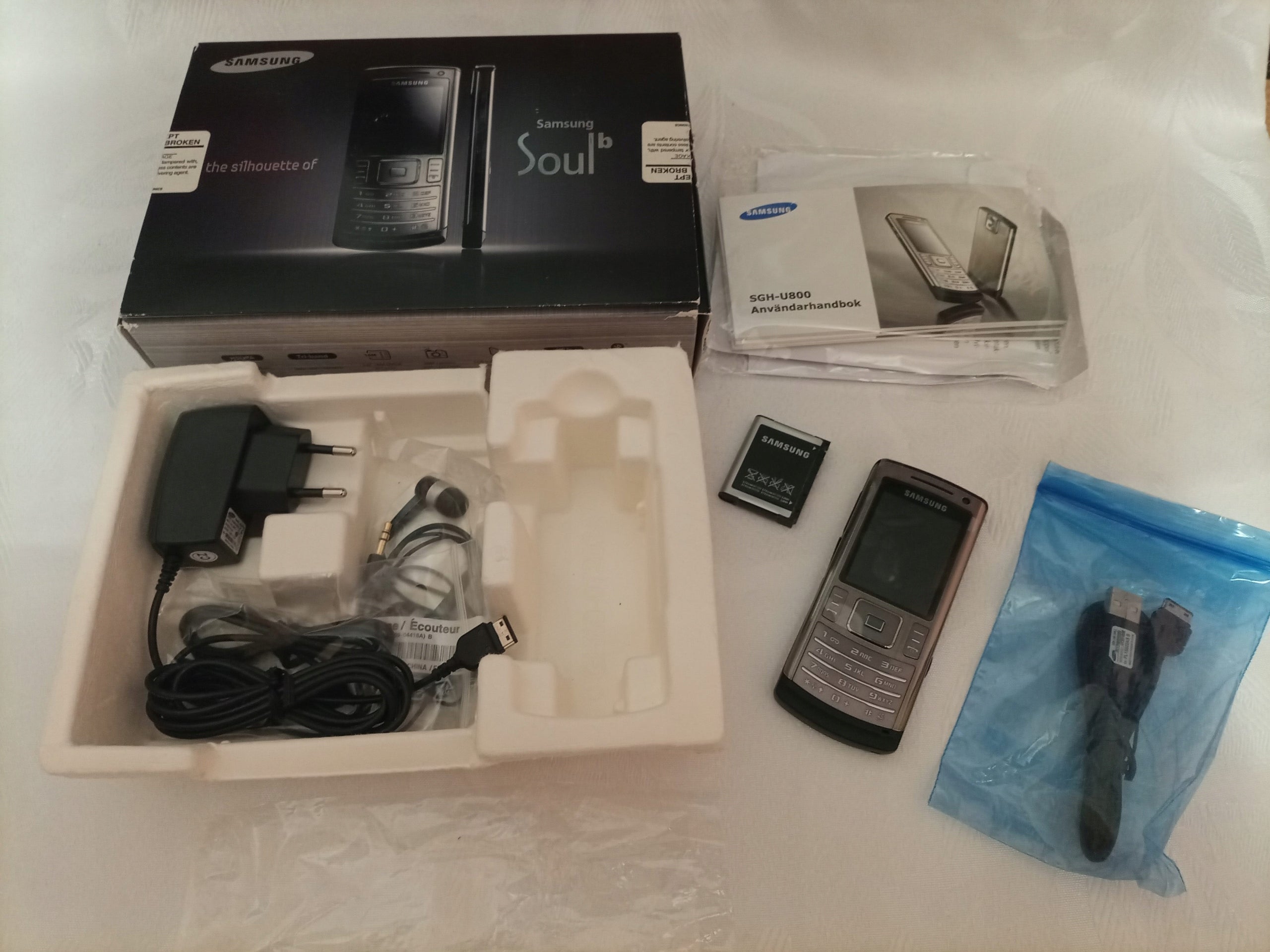 TELEPHONE SAMSUNG SGH-U800 the only New factory-offered Salon set
