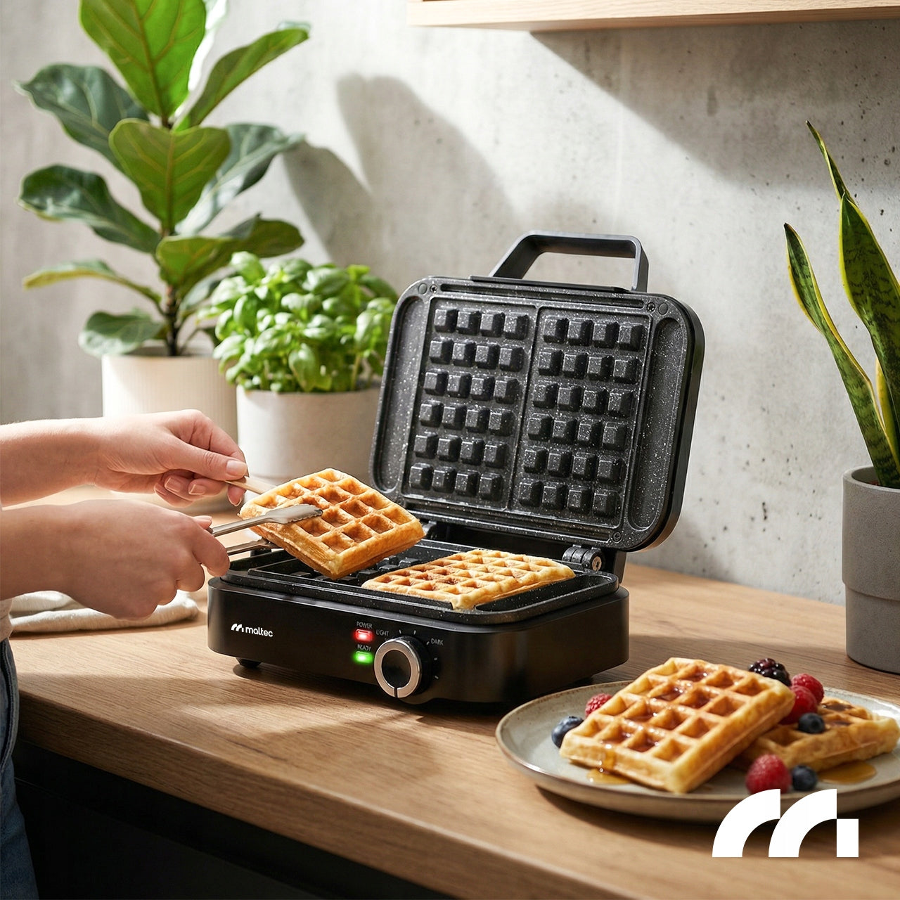 TEMPERATURE CONTROLLED WAFFLE IRON MARBLE COATING FOR 2 LARGE WAFFLES 1200W Manufacturer code Gofrownica z Regulacją 114778