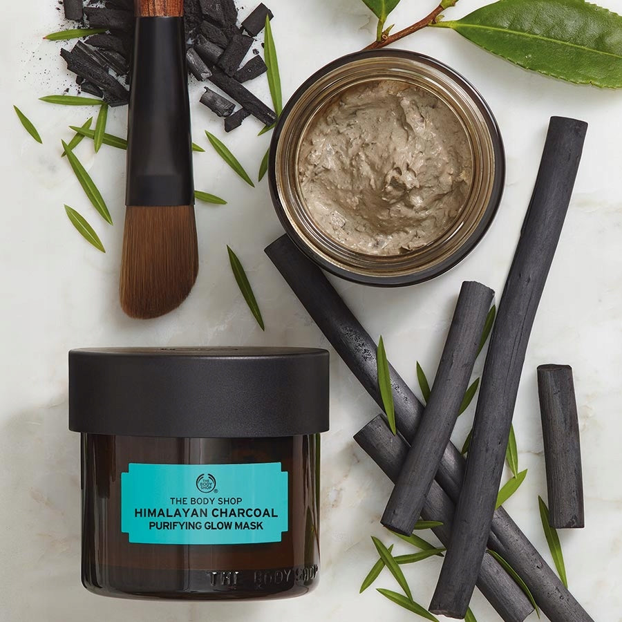 Reinigende, aufhellende Gesichtsmaske The Body Shop Himalayan Charcoal 15 ml 