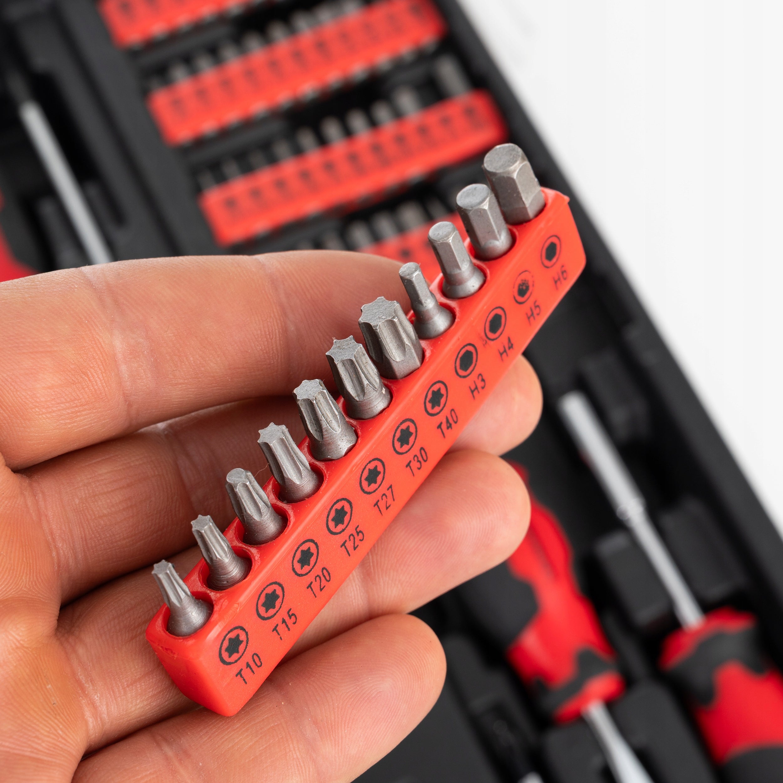 TOOL SET TOOL CASE KEYS SOCKET WRENCHES IN CASE 168 EL Product weight with unit packaging 5.2 kg