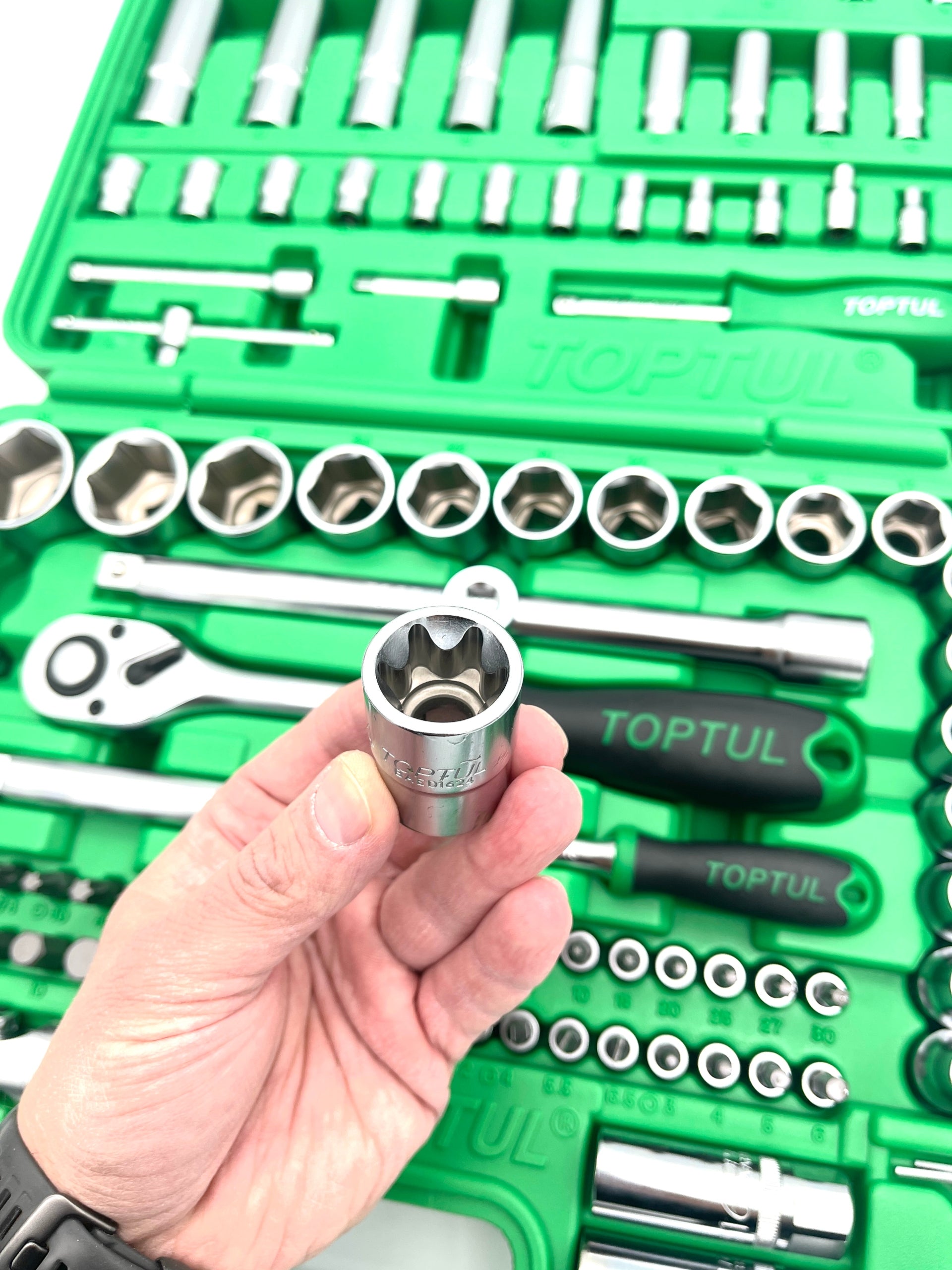 TOPTUL GCAI108R 108-Piece 1/4" 1/2" Tool Set EAN (GTIN) 4711671600814