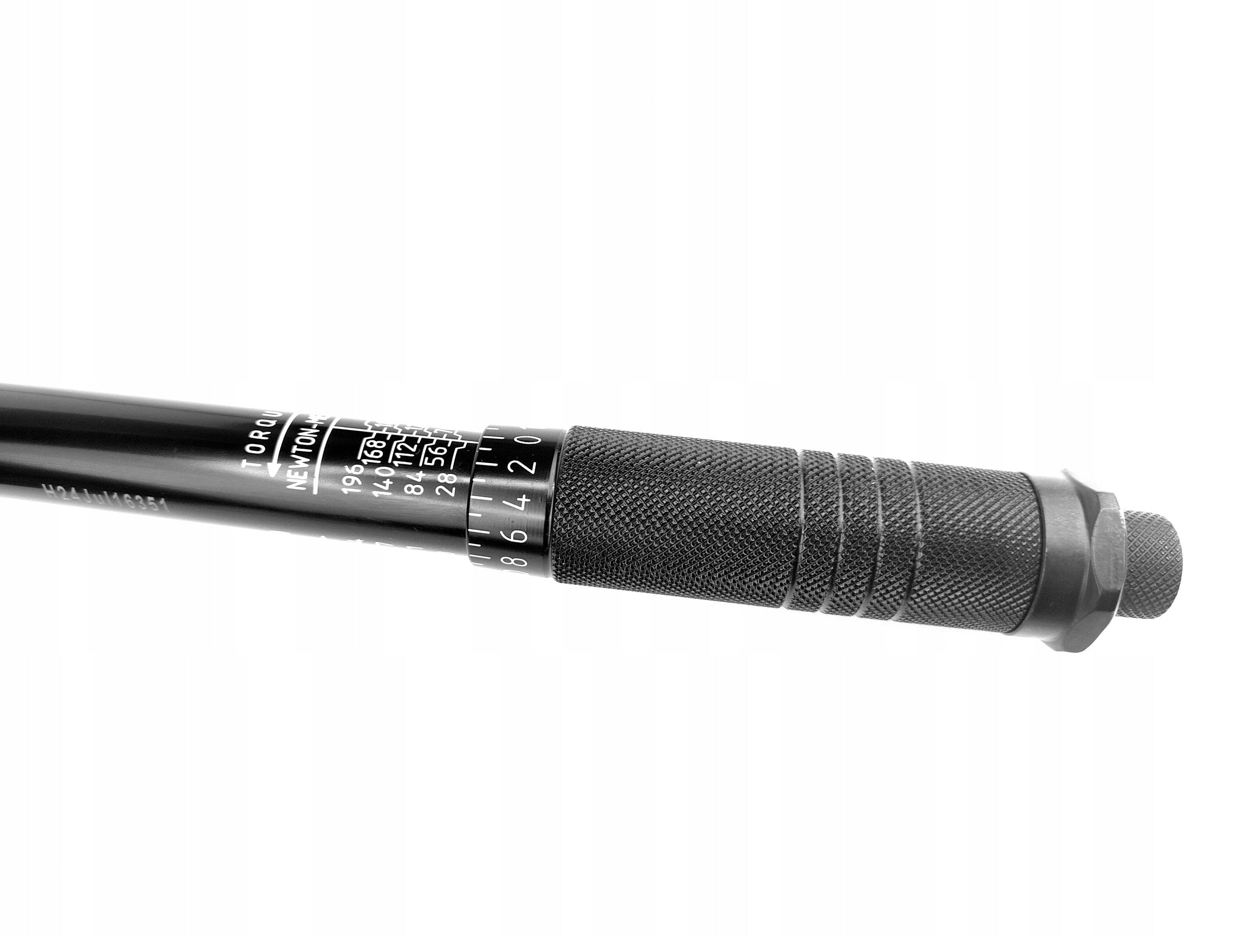 TORQUE WRENCH 1/2 28-210Nm + WHEEL CAPS CALIBRATION CERTIFICATE Product weight with unit packaging 1.86 kg