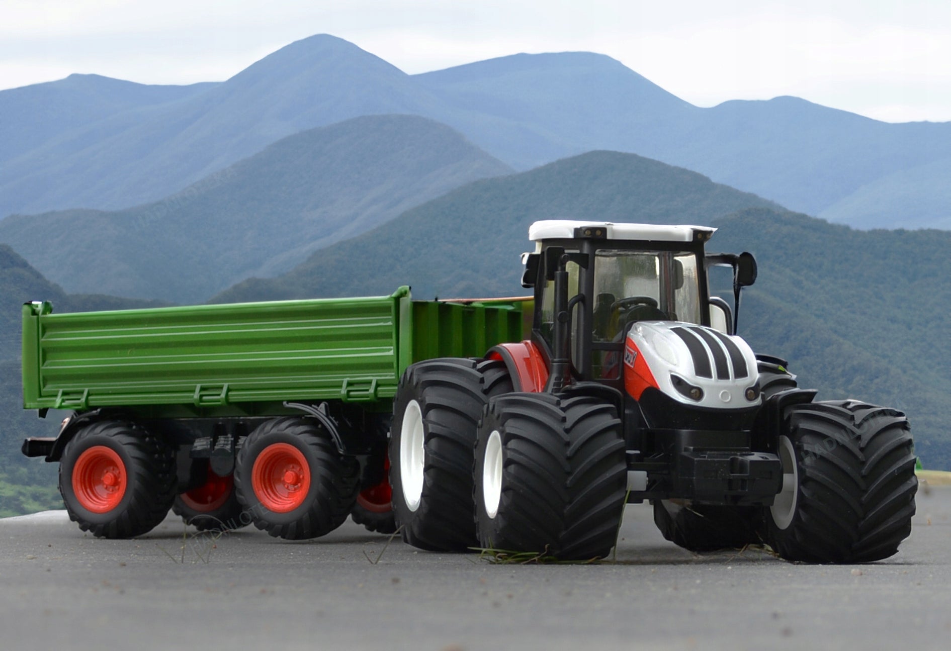 TRACTOR REMOTE CONTROLLED TRACTOR WITH TRAILER RC FARM SCALE 1:24 GIFT Brand no brand