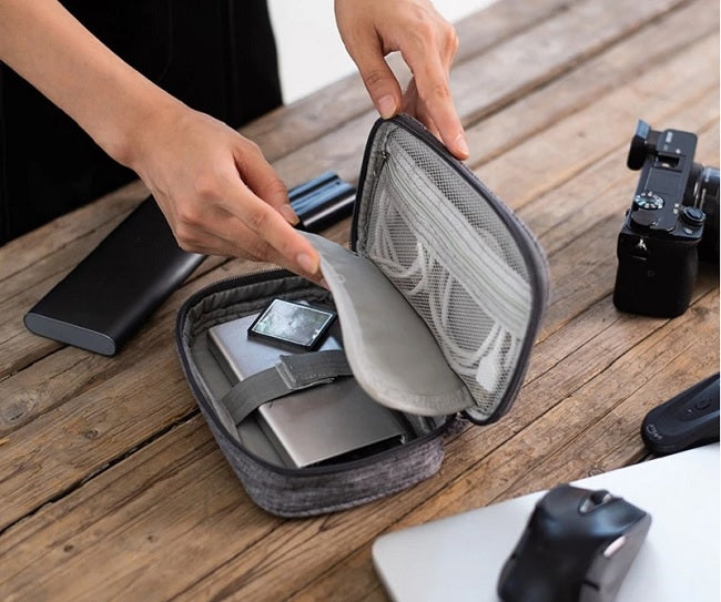 TRAVEL ORGANIZER FOR CABLES AND CHARGERS ELECTRONICS BAG COVER GREY Product weight with unit packaging 0.12 kg