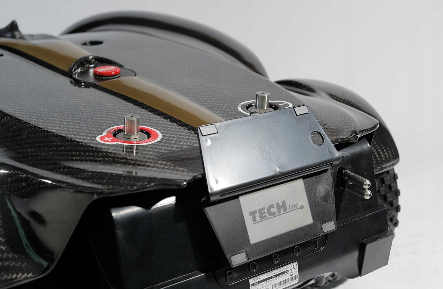 The ProTech deluxe D40i mowing robot mows up to 20,000 m2 Mowing performance 20000 m²