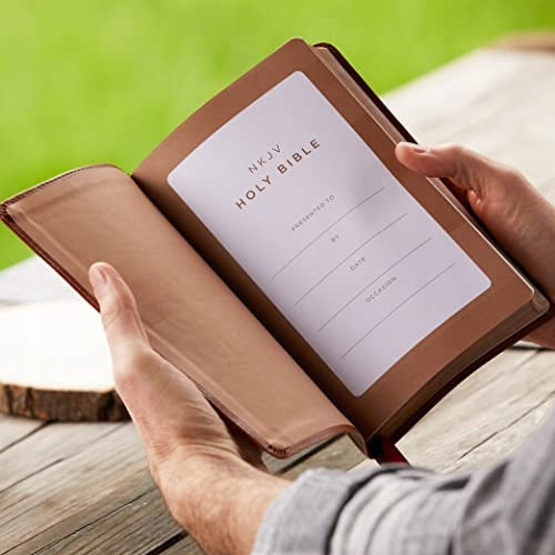 Nkjv, Personal Size Reference Bible, Verse Art Cover Collection, Genuine Leather, Brown, Red Letter, Thumb Indexed, Comfort Print: Holy Bible, New King James Version