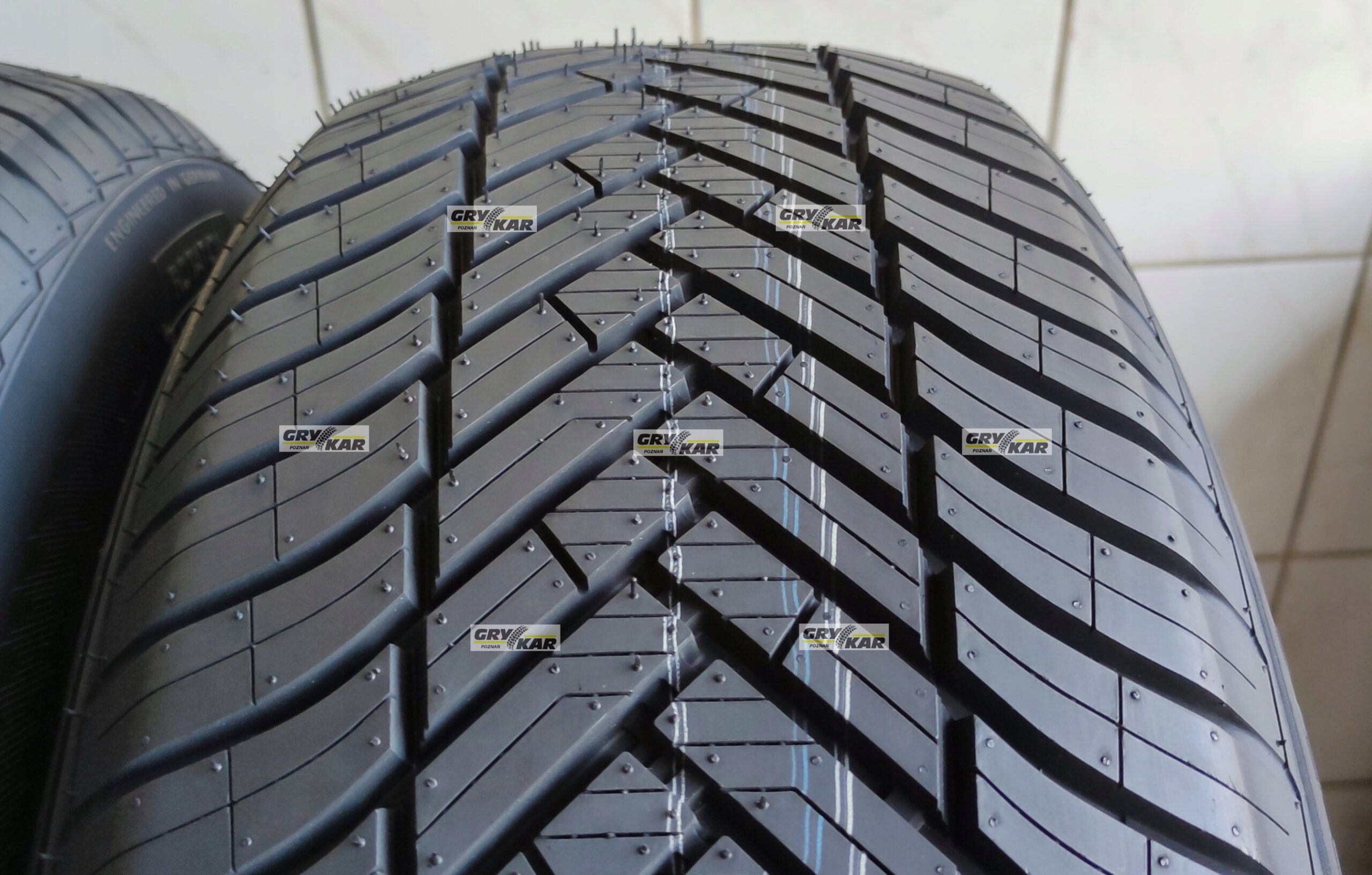 Tires 215/60R17 Greentrac Season Master 26r C/B/71dB 3-year warranty PLN 270/piece Year of manufacture 2026