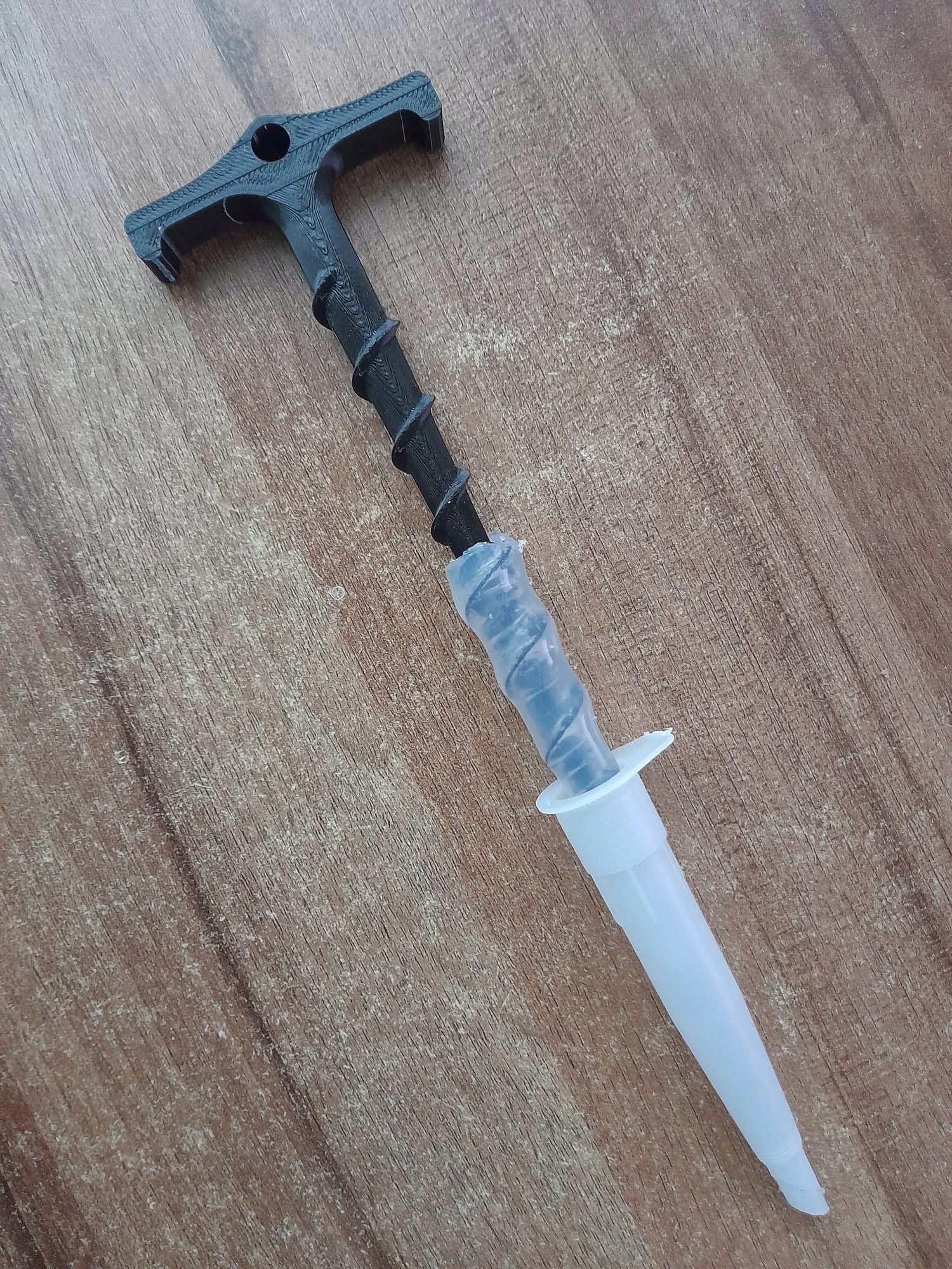 Tool for unlocking silicone nozzle, glue, mass