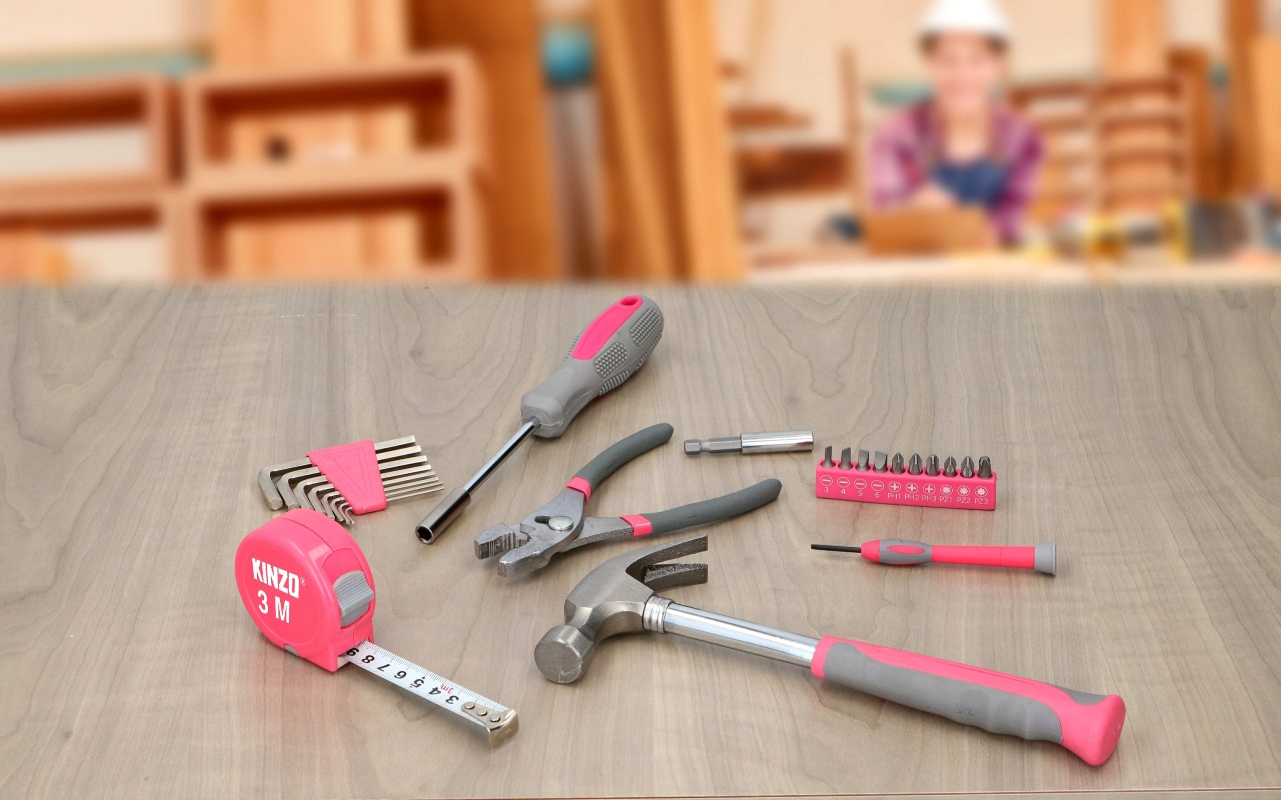 Tools in suitcase FOR WOMEN pink 39 elements Brand Kinzo