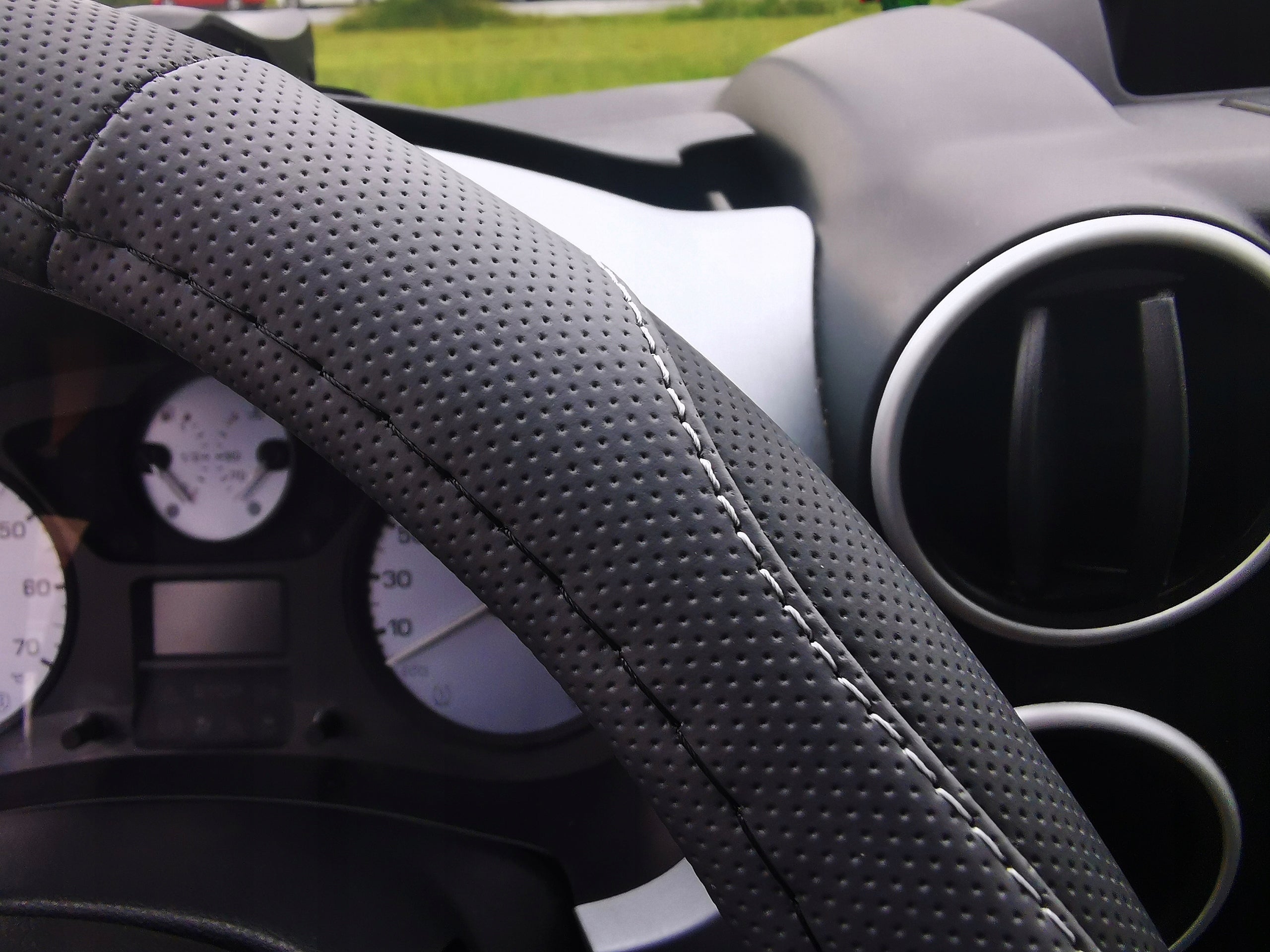 Toyota Auris Avensis CHR RAV4 Yaris steering wheel cover perforoEX leather EAN (GTIN) 5906109996402