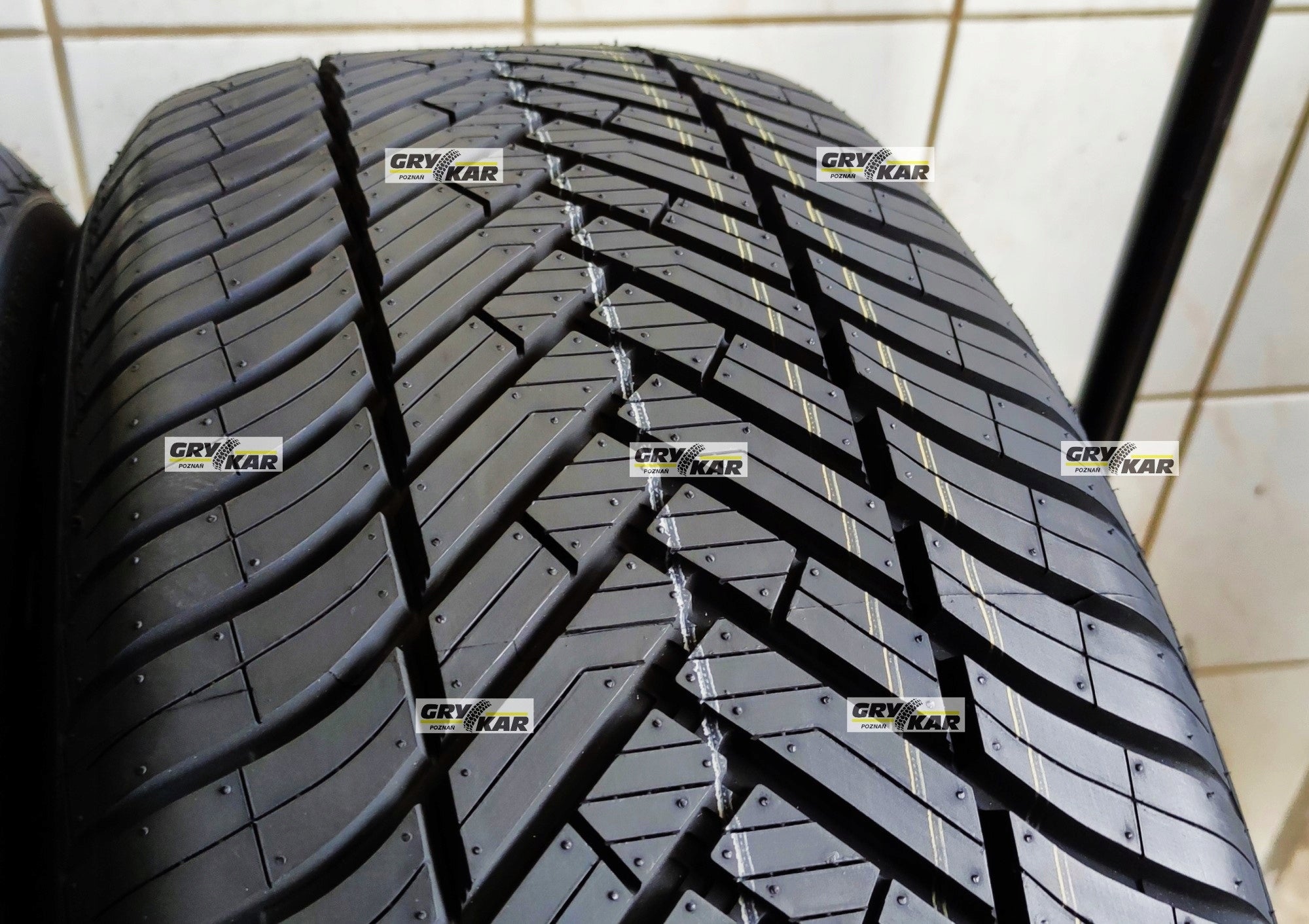 Tyres 215/65R16 Greentrac Season Master 2pcs 2025r C/B/71dB 3 years of buzz. Number of tires offered 2 pcs.
