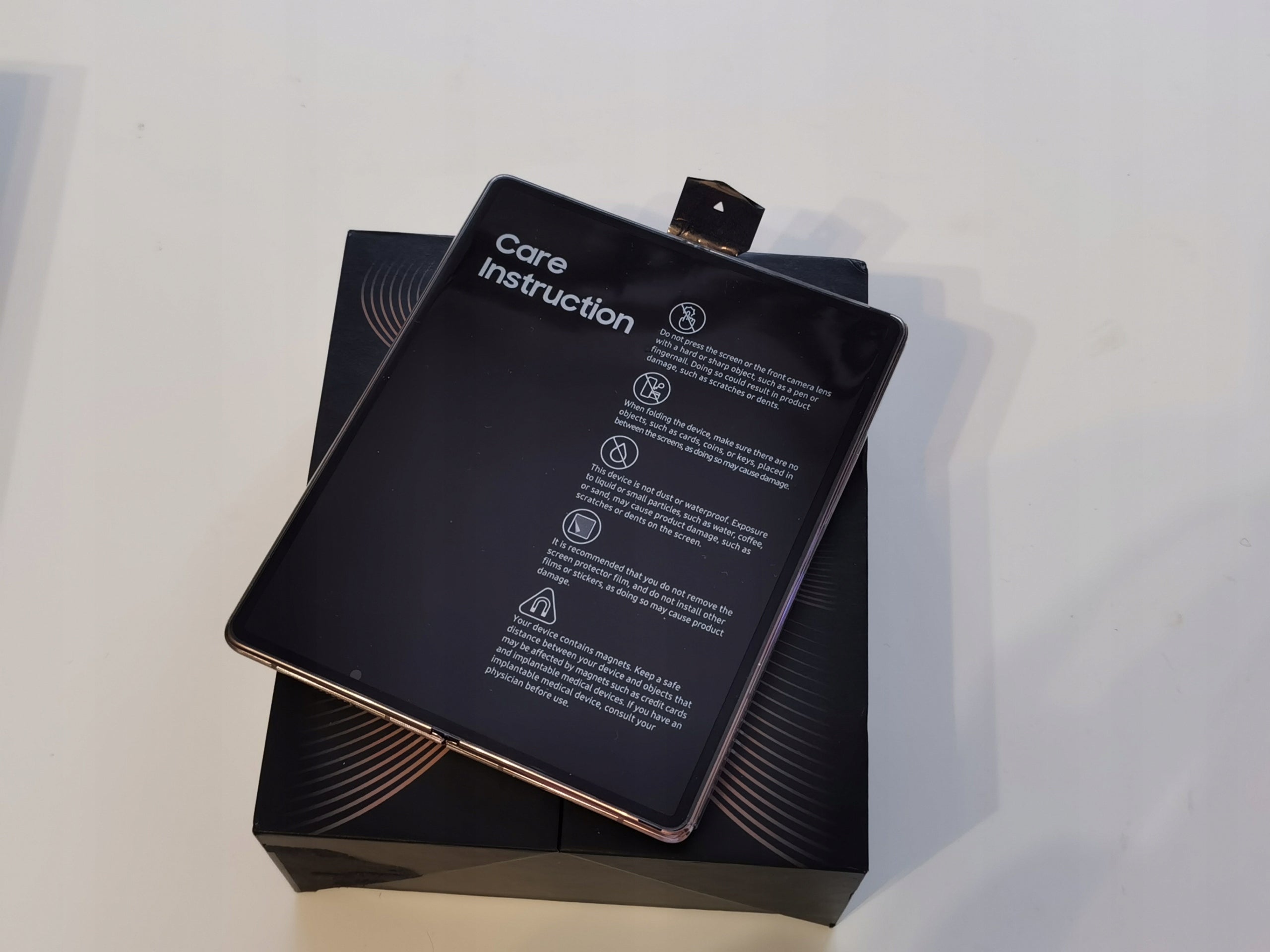 UNIQUE NEW SAMSUNG FOLD 2 5G MYSTIC BRONZE 12GB / 256GB SET! Charger included yes