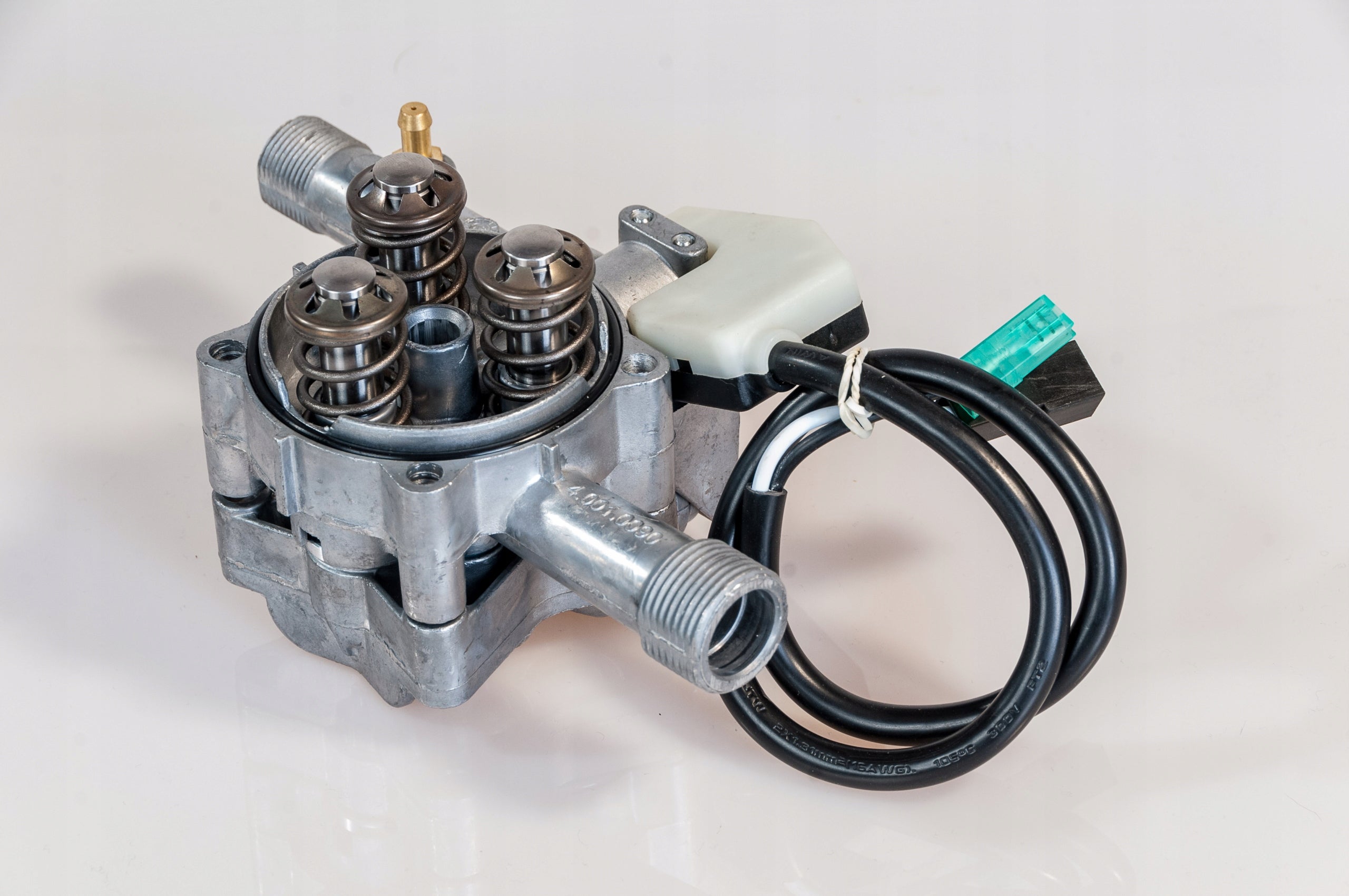 UNIVERSAL PUMP FOR ONE, SPACE, FORCE WASHER Batteries included no