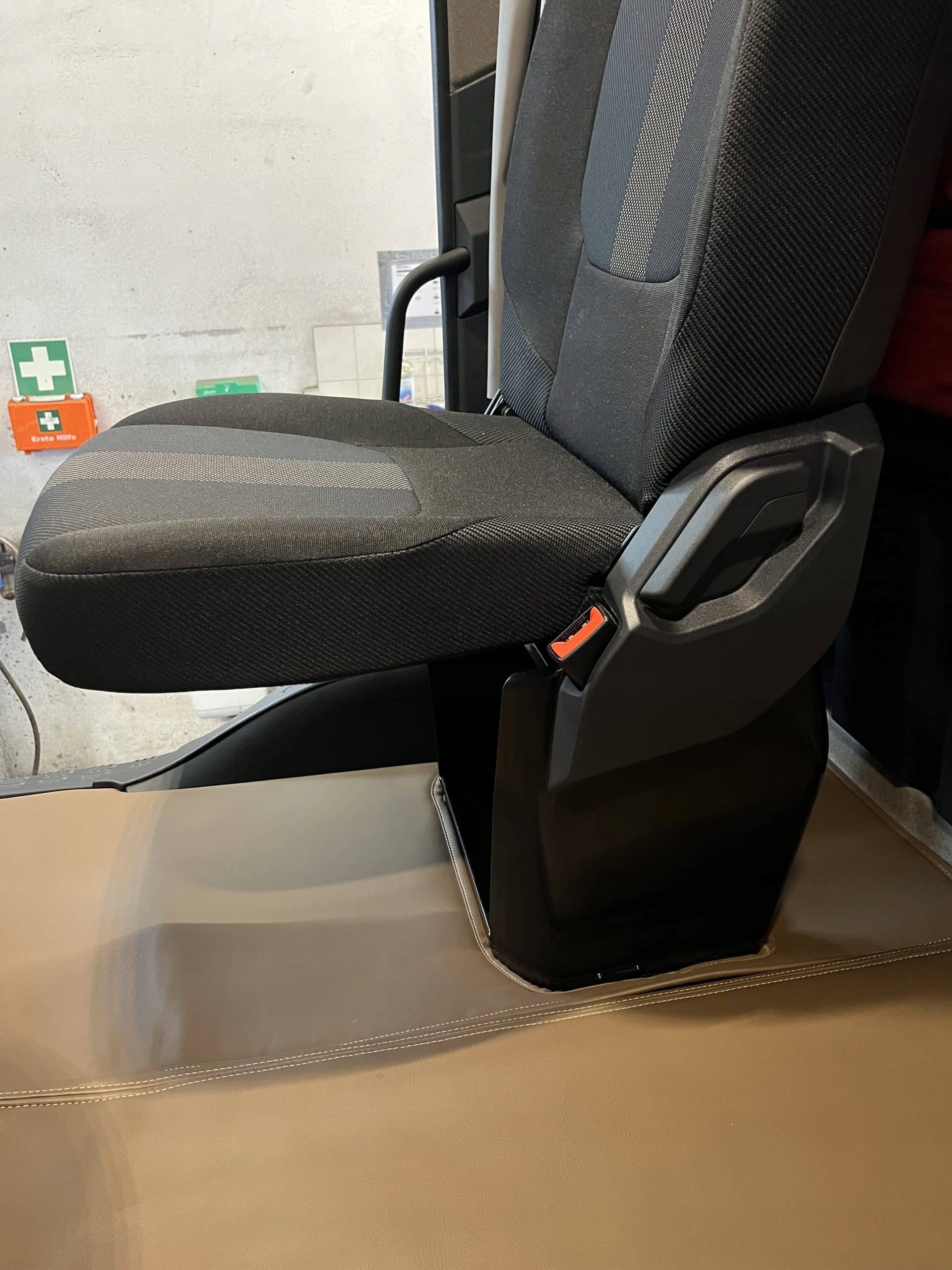 VELOUR RUGS NAVY DAF XG PASSENGER SEAT FIXED Manufacturer's catalog number 5904917054987
