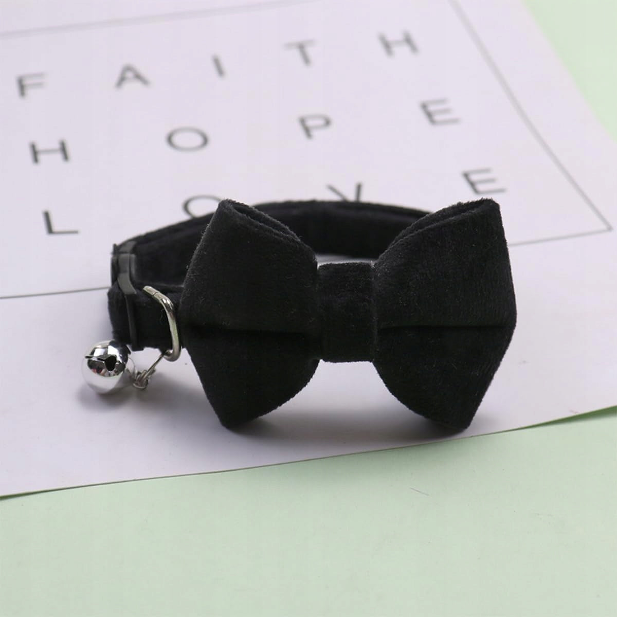 VELVET CAT COLLAR WITH BELL AND BOW TIE ADJUSTABLE Manufacturer code OBROŻA KOT AKSAMITNA DZWONEK MUSZKA REGU
