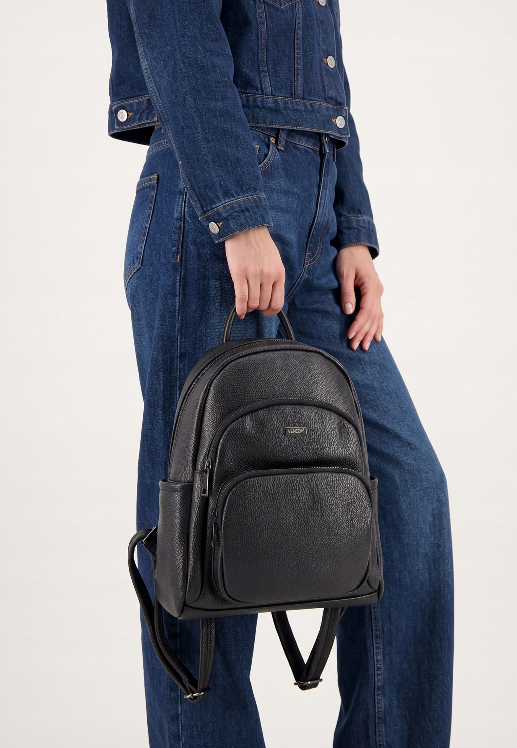 VENEZIA women's leather backpack in black with pockets Packaging status original