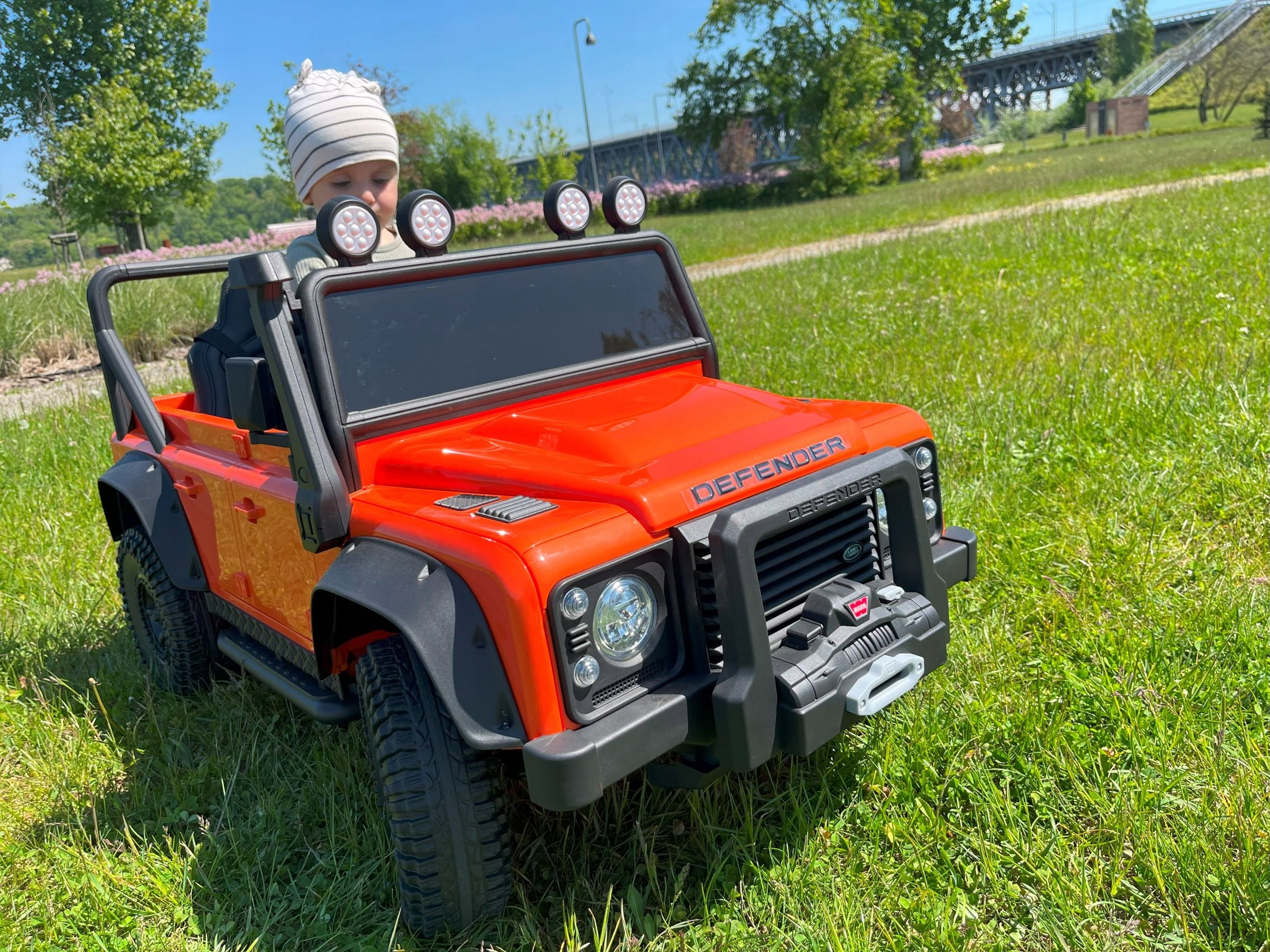 Vehicle electric car for child LAND ROVER DEFENDER 24V 7Ah Vehicle length 113 cm