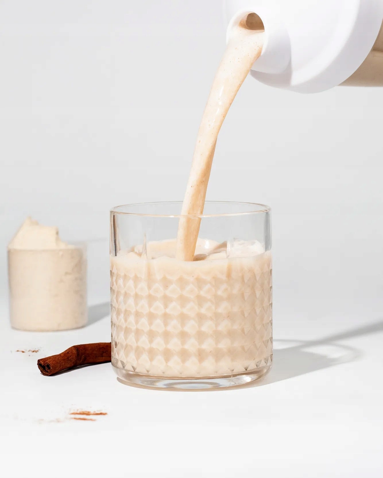 Vilgain Grass Fed CINNAMON ROLL Milk Protein Conditioner 1kg Expiration date not specified