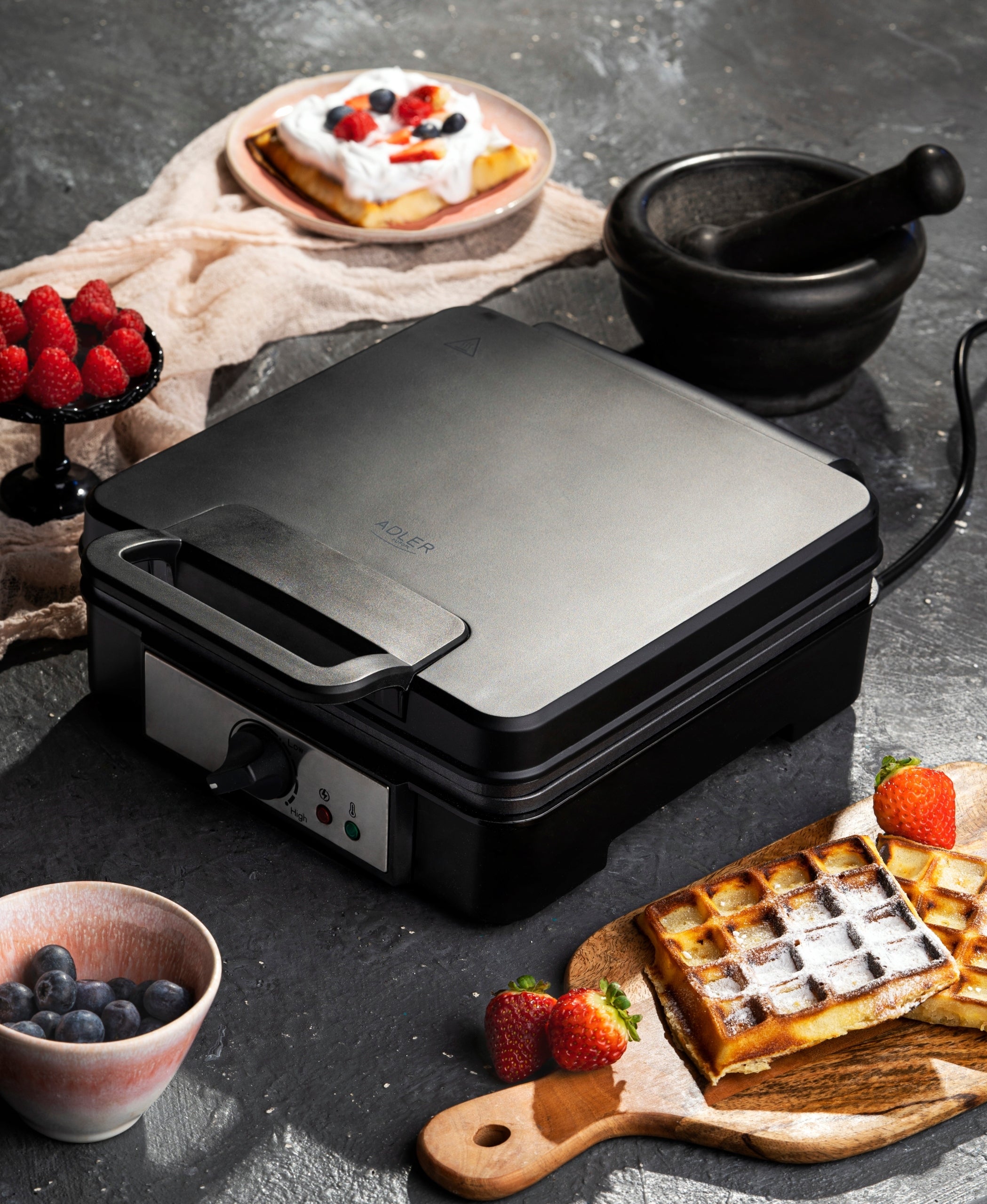 WAFFLE MAKER HIGH POWER 1800W 4 CRISPY WAFFLES AD3049 Brand ADLER
