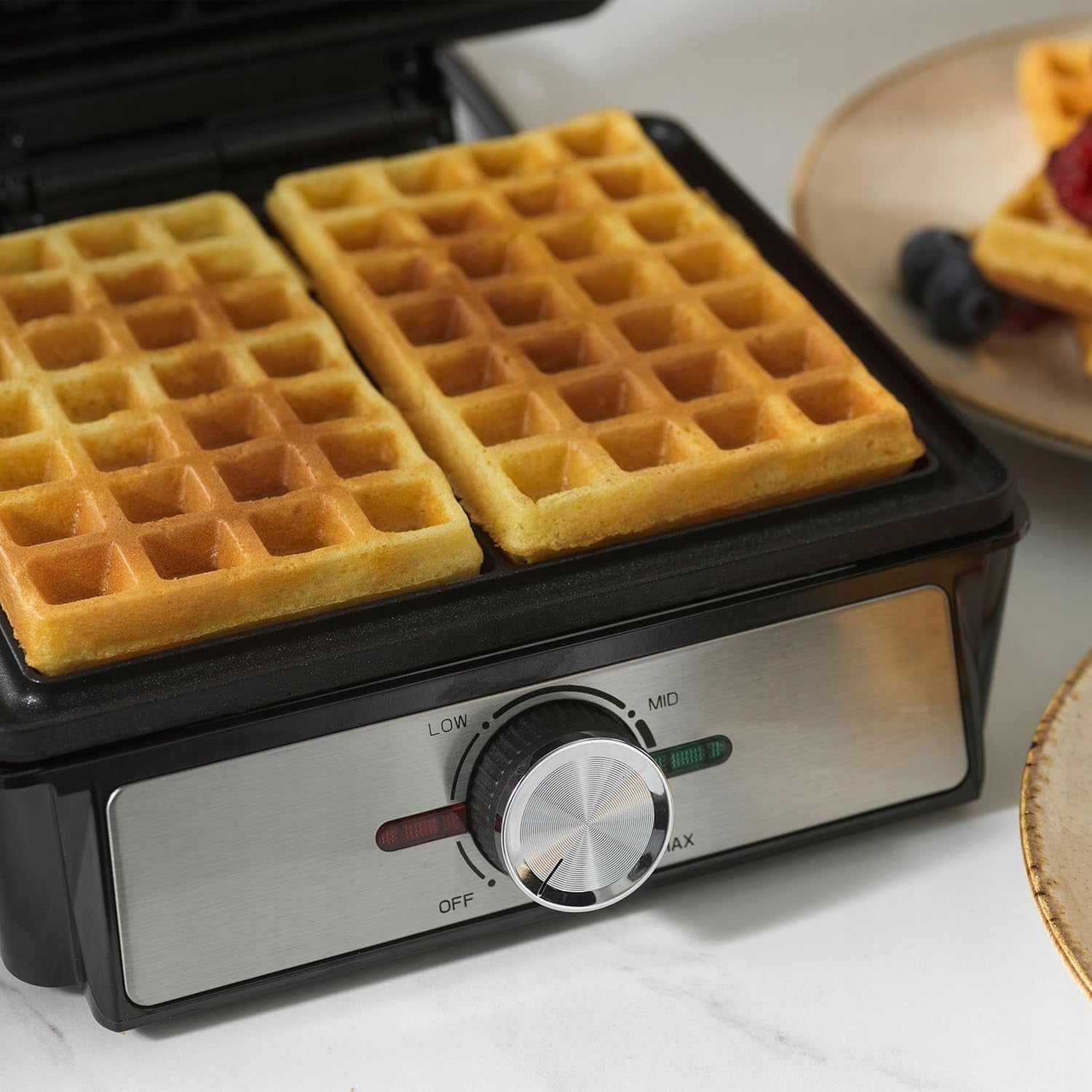 WAFFLE MAKER XXL 2 WAFFLES WITH TEMPERATURE CONTROL FLUFFY CRISPY WAFFLES Dominant color black