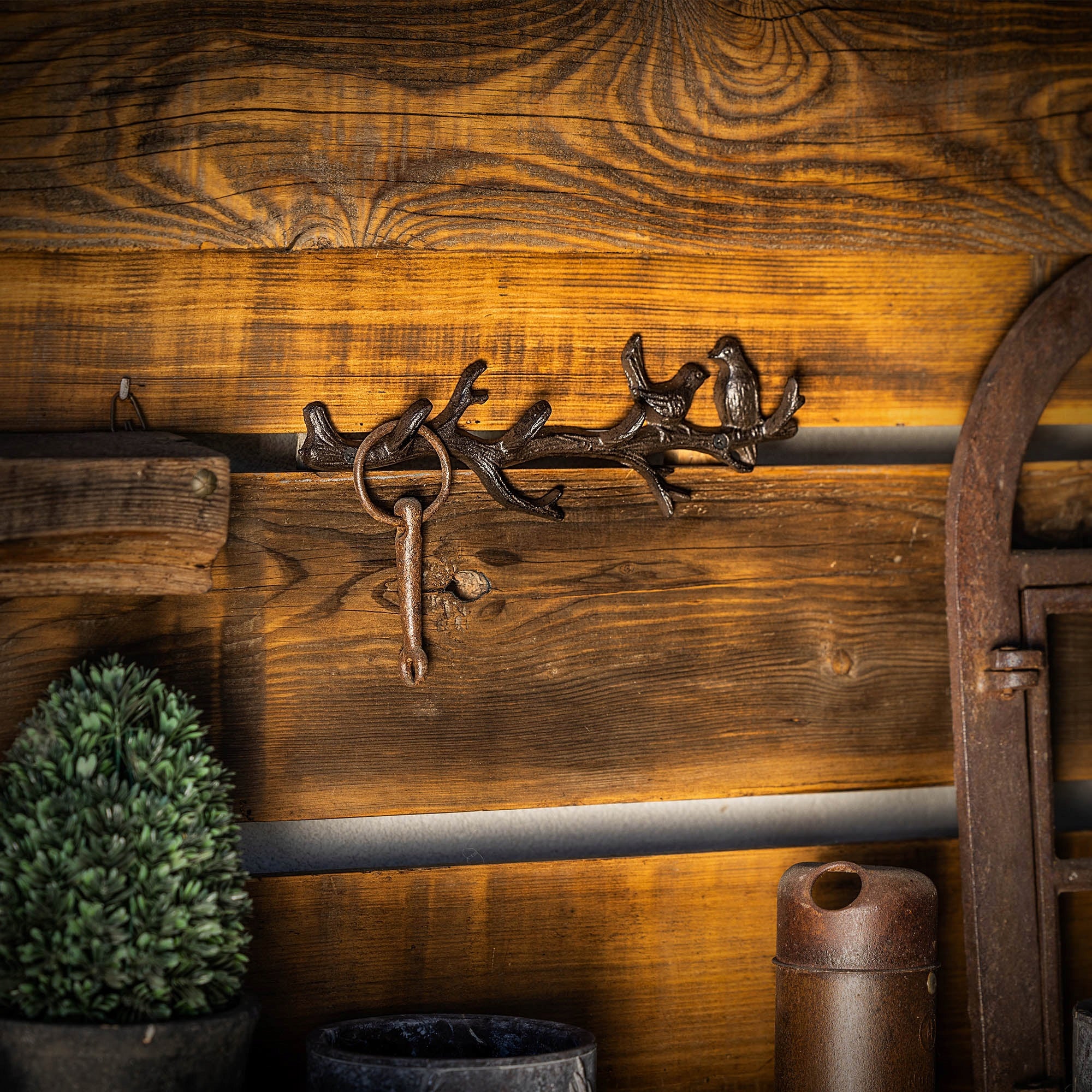 WALL HANGER CAST IRON CLOTHES HOOK JACKETS TOWELS DECORATIVE WALL Packaging status original