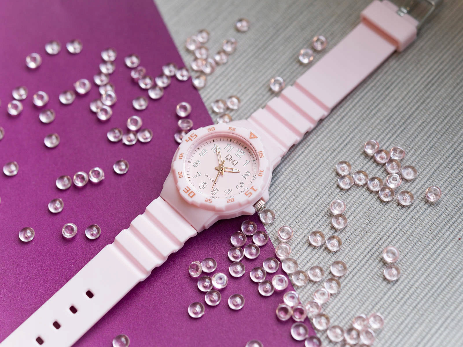 WATCH QQ VR19J017Y FOR GIRL PINK 10BAR Batteries included yes