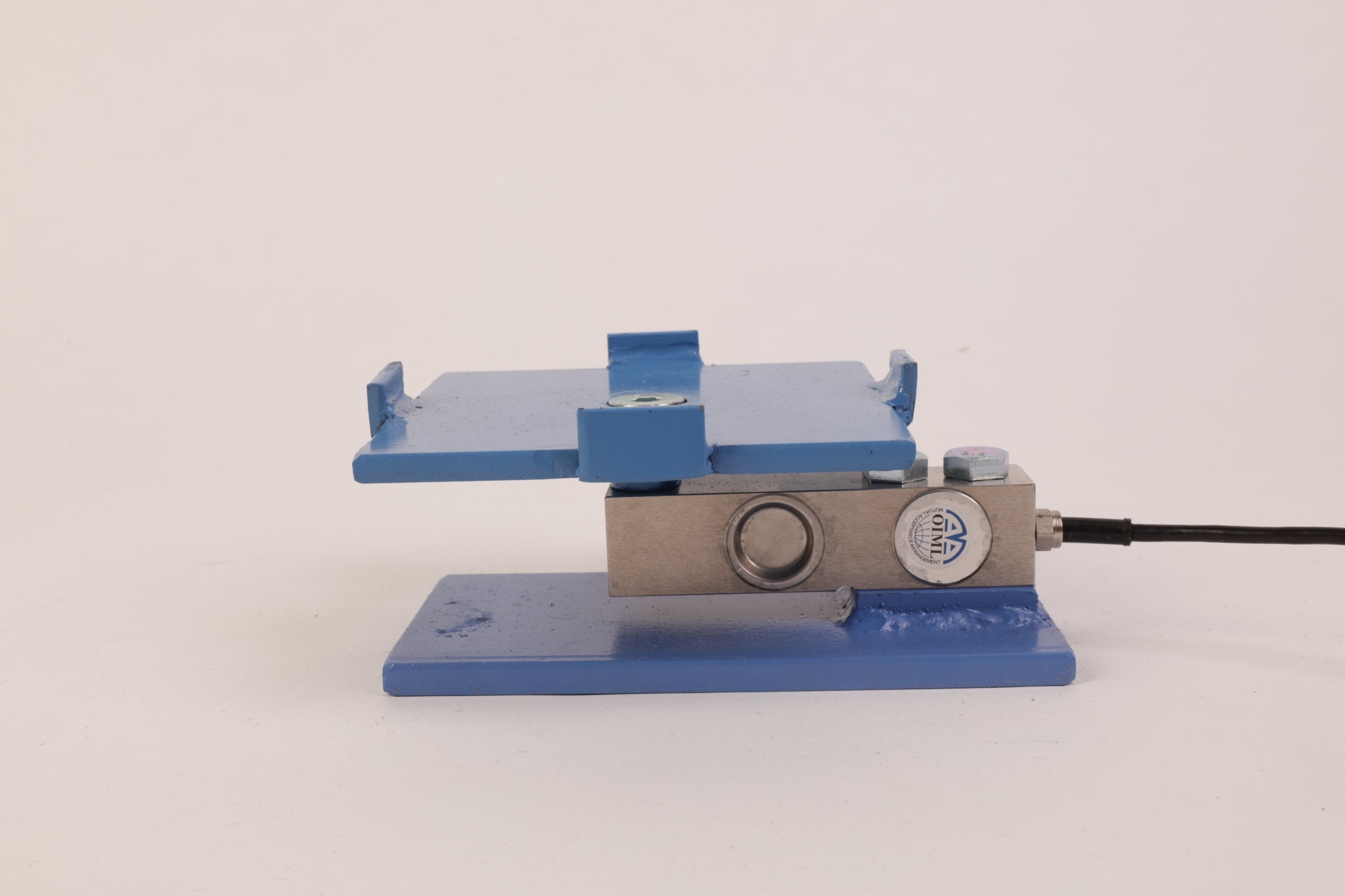 WEIGHT UNDER THE FEED MIXER Power supply battery and mains