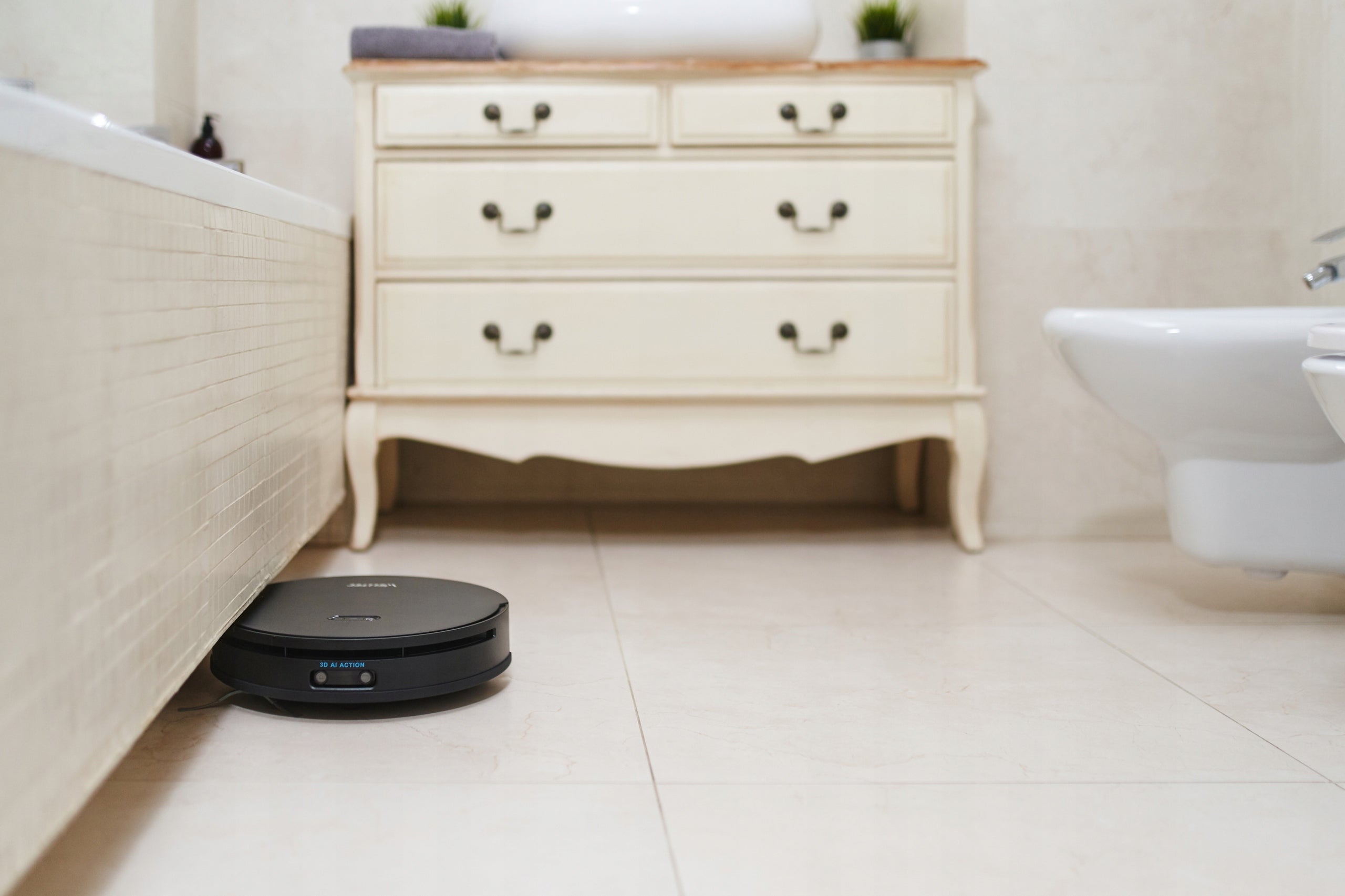 WELLTEC PROBOT R10 ULTRA - CLEANING ROBOT WITH 8IN1 STATION Model R10 Ultra ze stacją 8w1